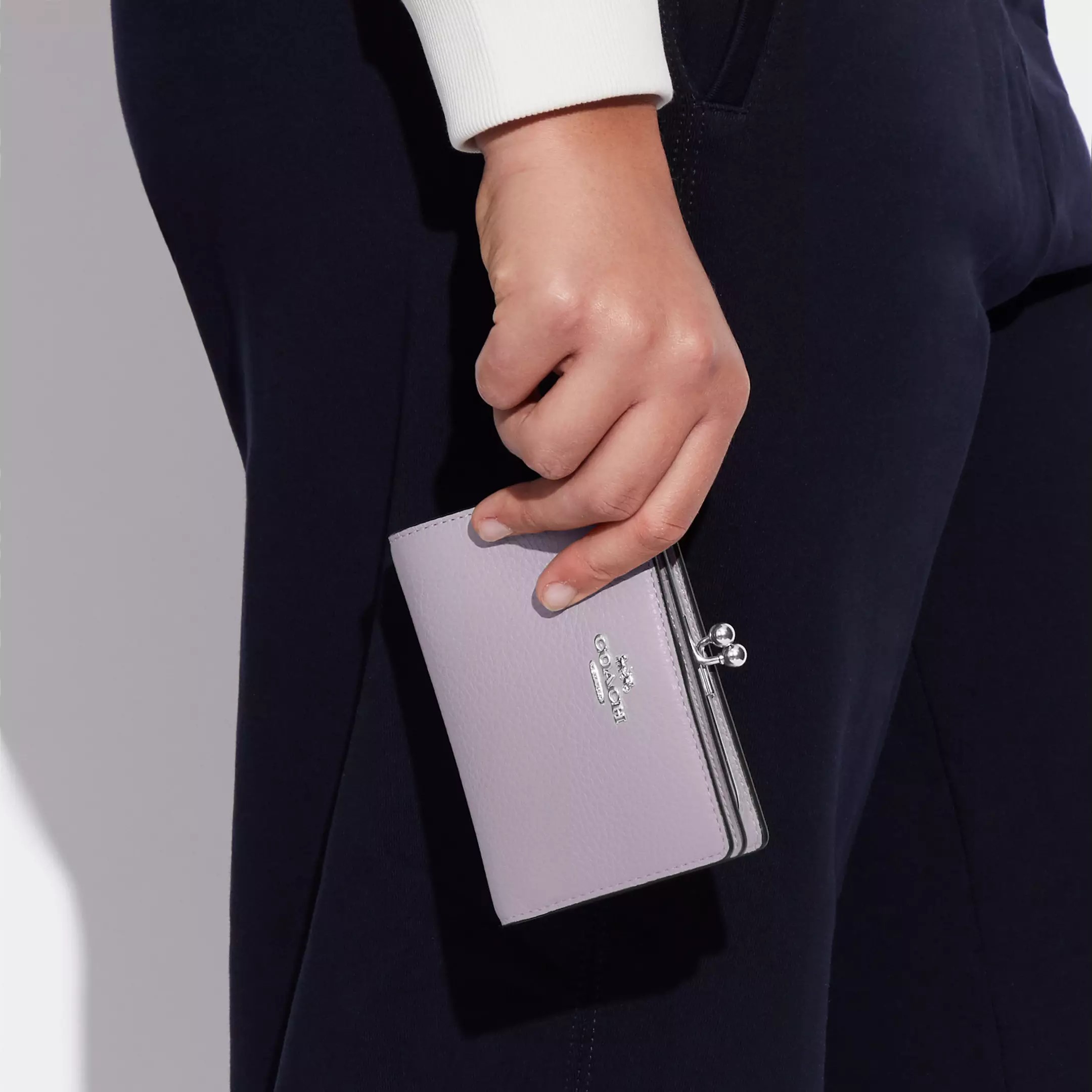 Ví Coach Kisslock Medium Wallet C8337 2
