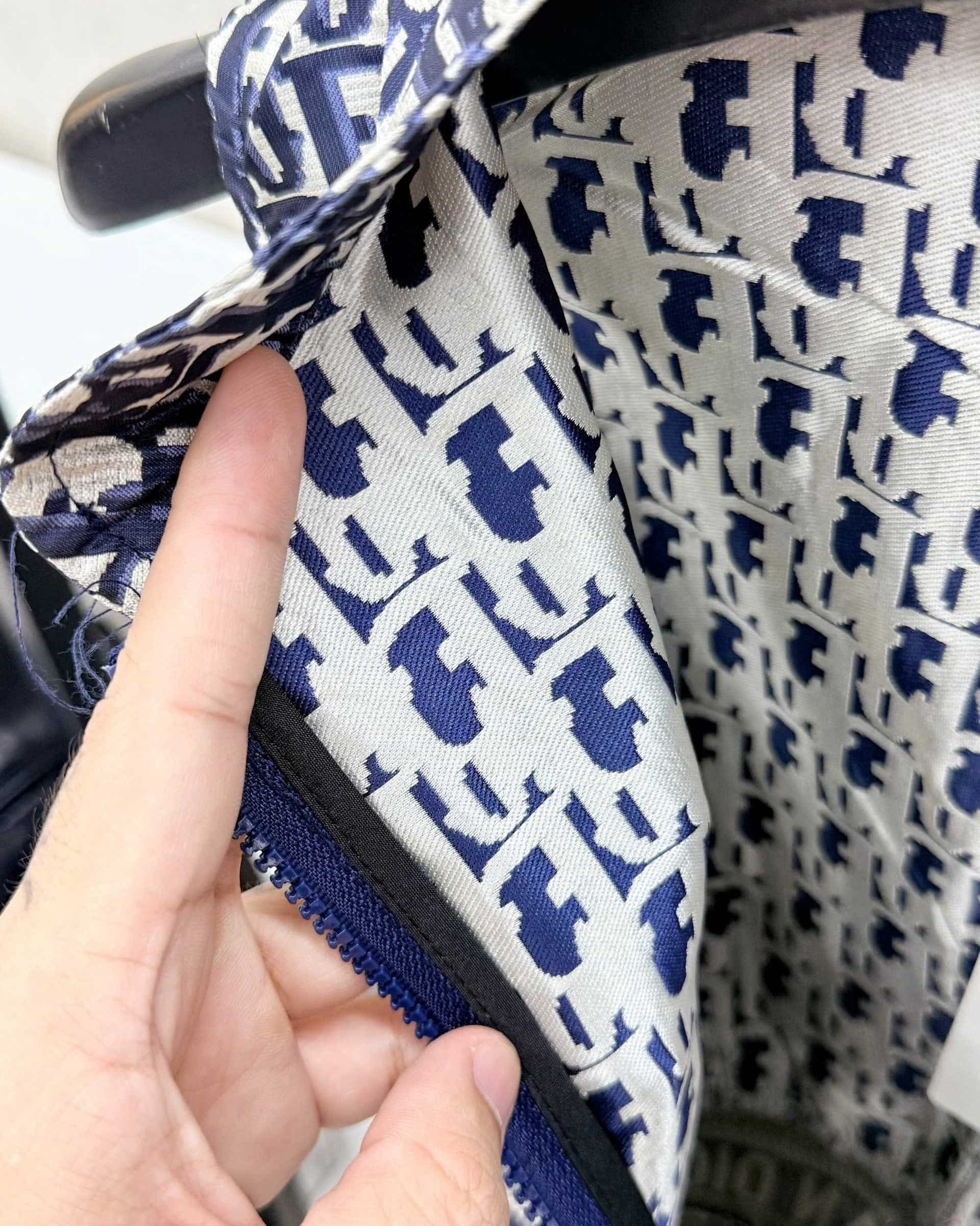 Áo đầm nữ sát nách họa tiết hãng Dior dáng ôm 2