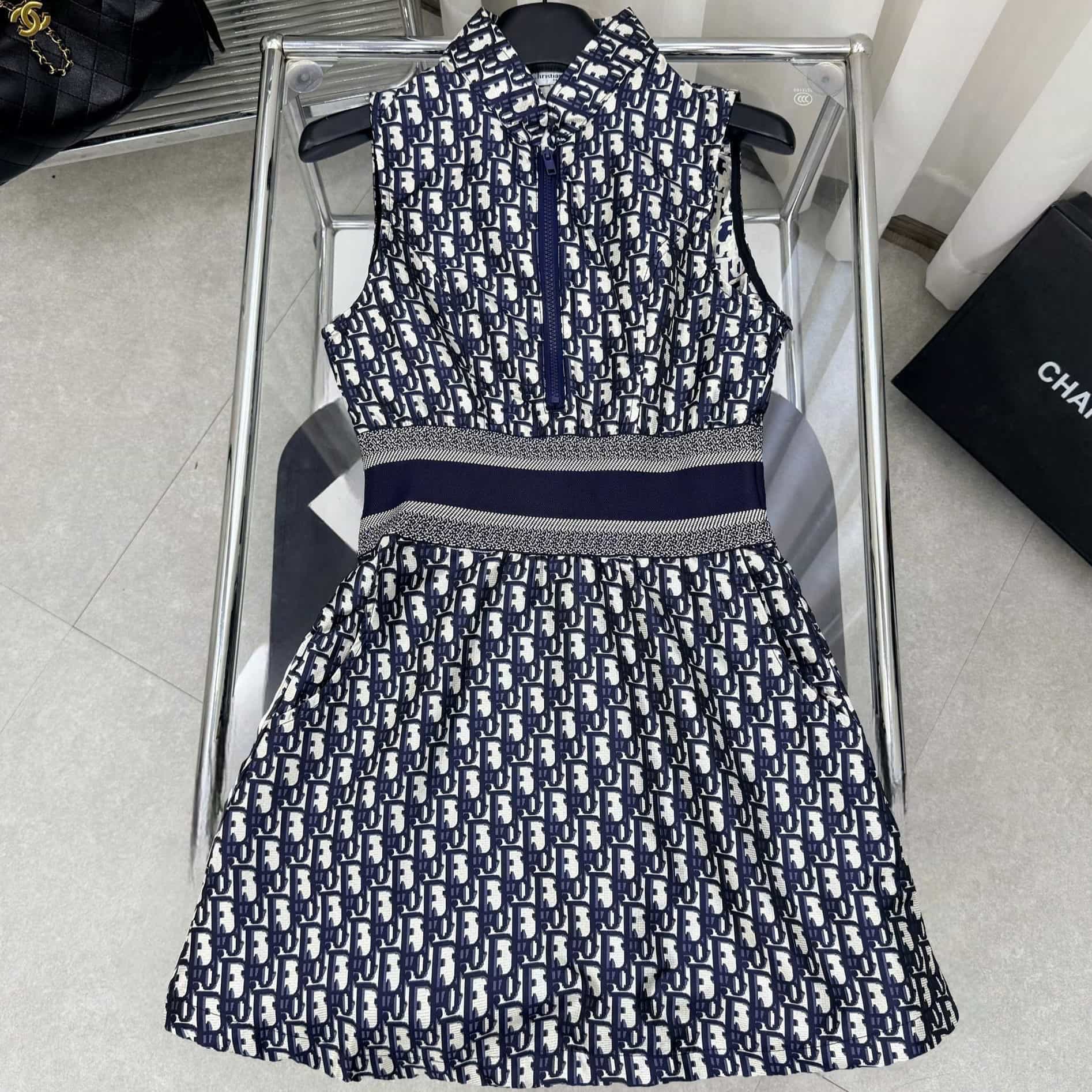 Áo đầm nữ sát nách họa tiết hãng Dior dáng ôm 6