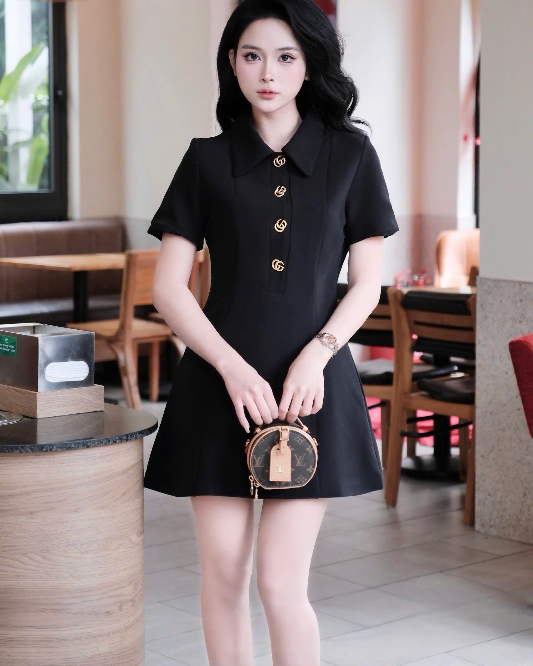 Áo đầm đen nút vàng dáng xòe Gucci 4