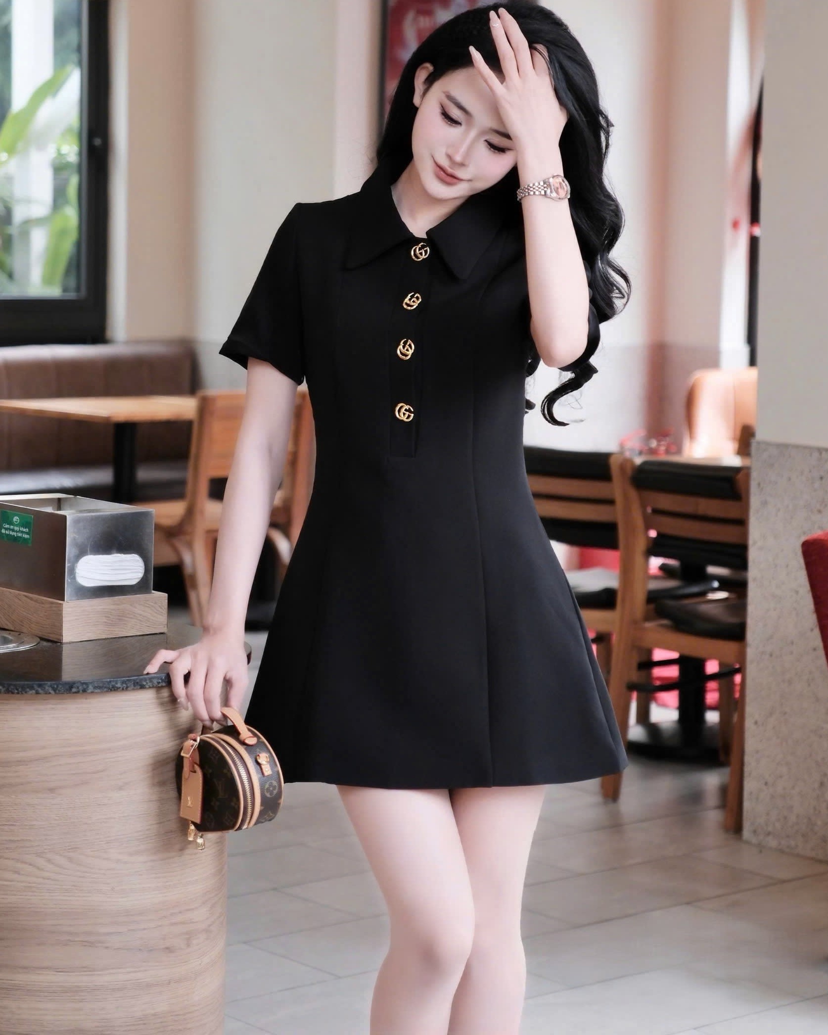 Áo đầm đen nút vàng dáng xòe Gucci 6