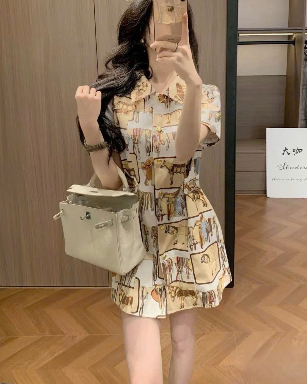 Áo đầm họa tiết vàng dáng xòe Hermes 5