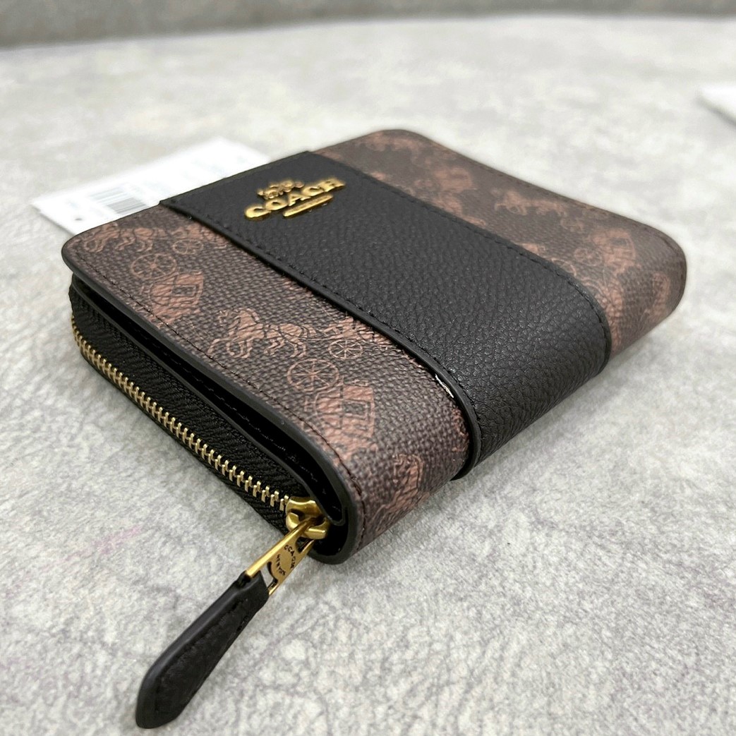 VÍ GẬP NỮ COACH BILLFOLD WALLET WITH HORSE AND CARRIAGE PRINT 6
