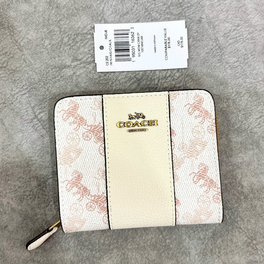VÍ GẬP NỮ COACH BILLFOLD WALLET WITH HORSE AND CARRIAGE PRINT 46