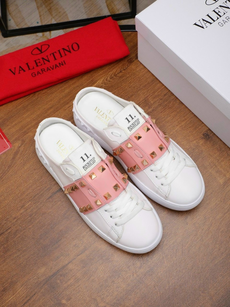 Giày sục nữ Valentino