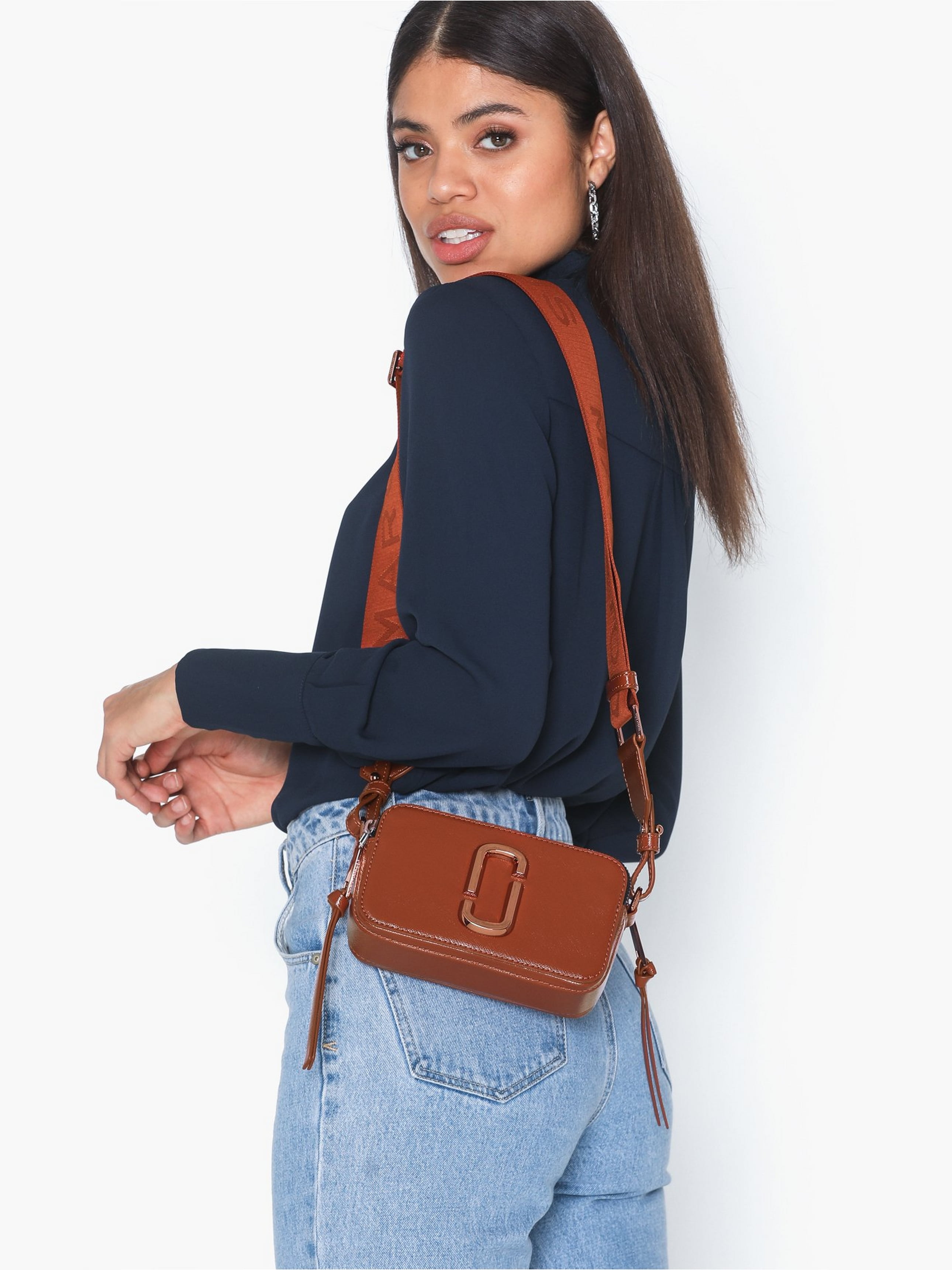 Túi đeo chéo nữ Marc Jacobs màu cam nâu The Snapshot Monochrome Leather Camera Bag 8