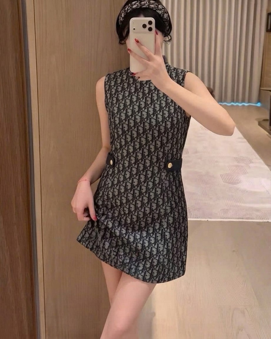Áo đầm nữ sát nách cổ tròn họa tiết hãng Dior 6