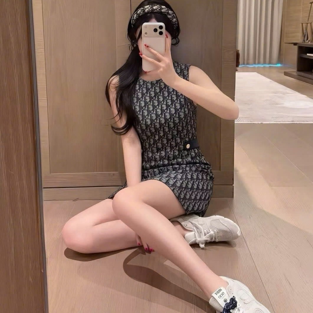 Áo đầm nữ sát nách cổ tròn họa tiết hãng Dior 5