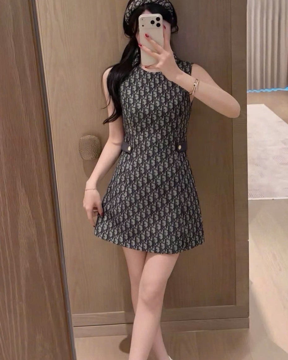 Áo đầm nữ sát nách cổ tròn họa tiết hãng Dior 8