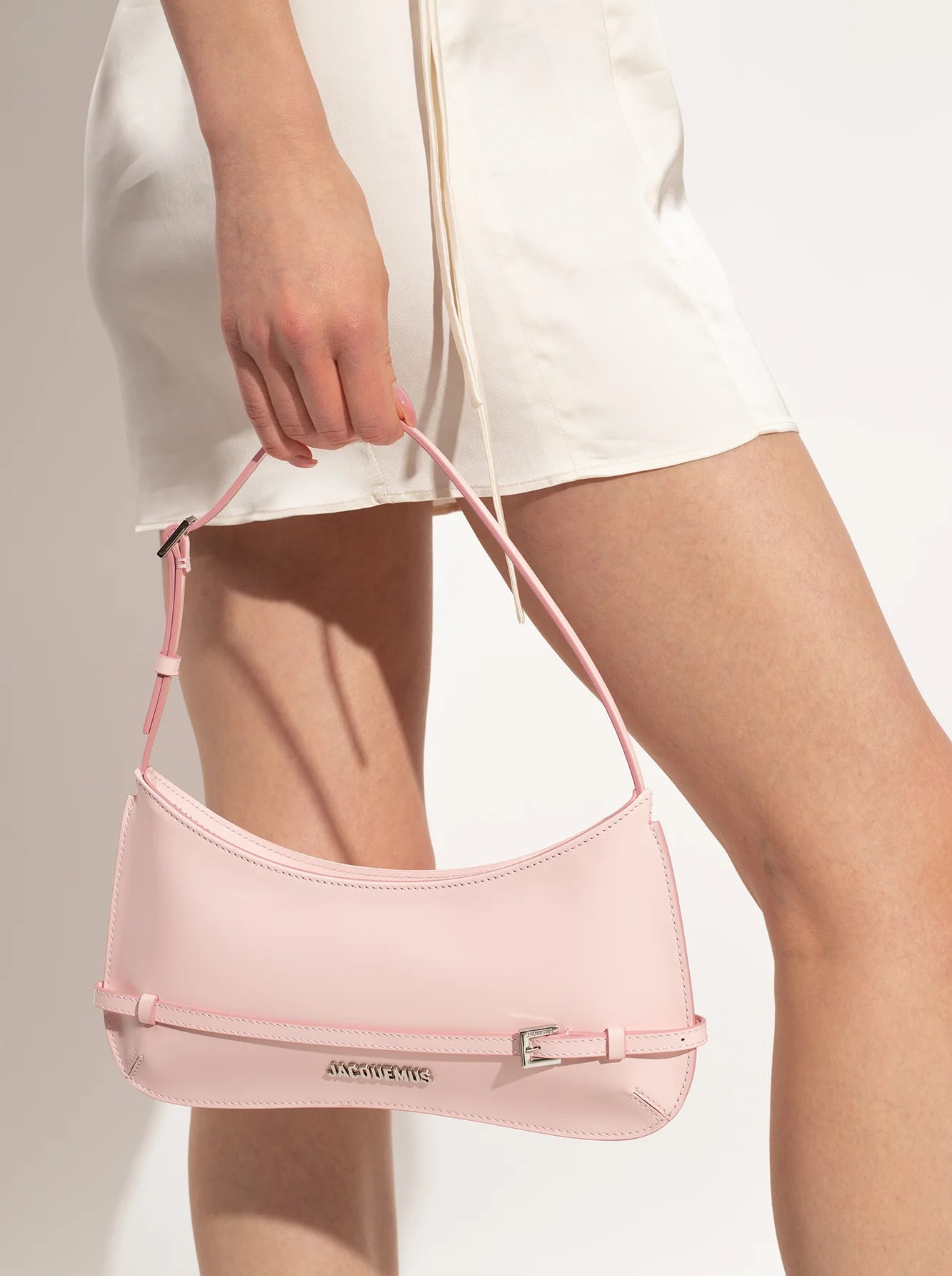 Túi đeo vai Jacquemus Le Bisou Ceinture Patent Leather Shoulder Bag Pale Pink 2