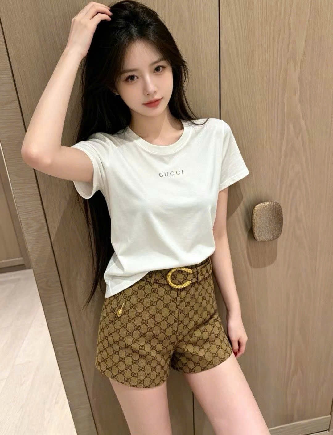 Set áo thun trắng đen quần short nâu vàng Gucci 3