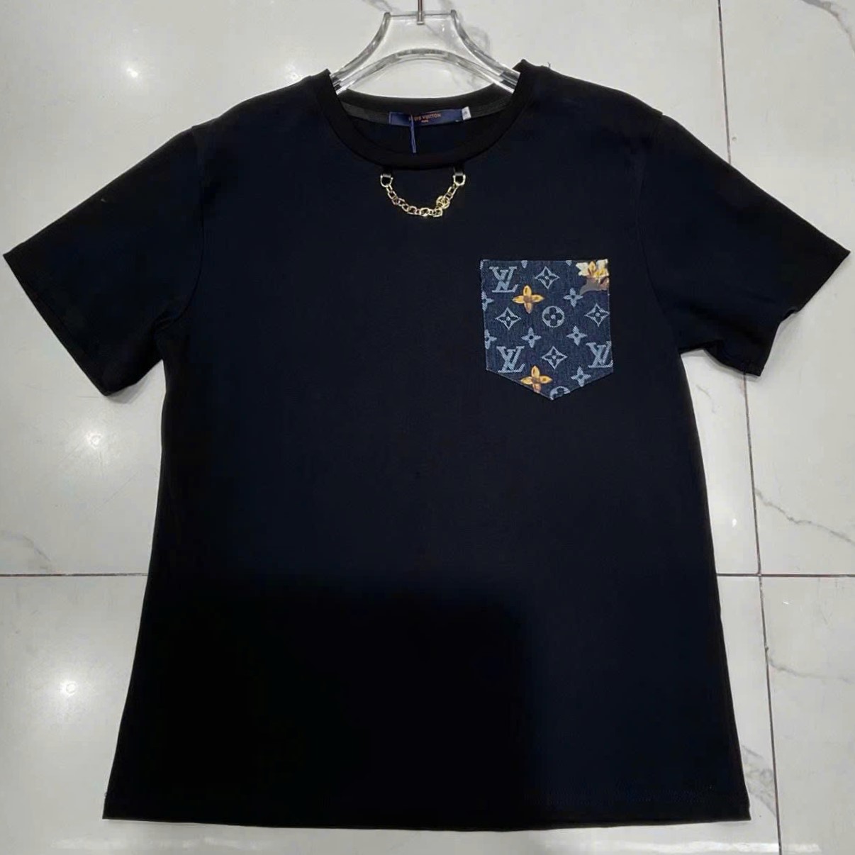 Set áo thun đen phối túi quần short nữ LV 5