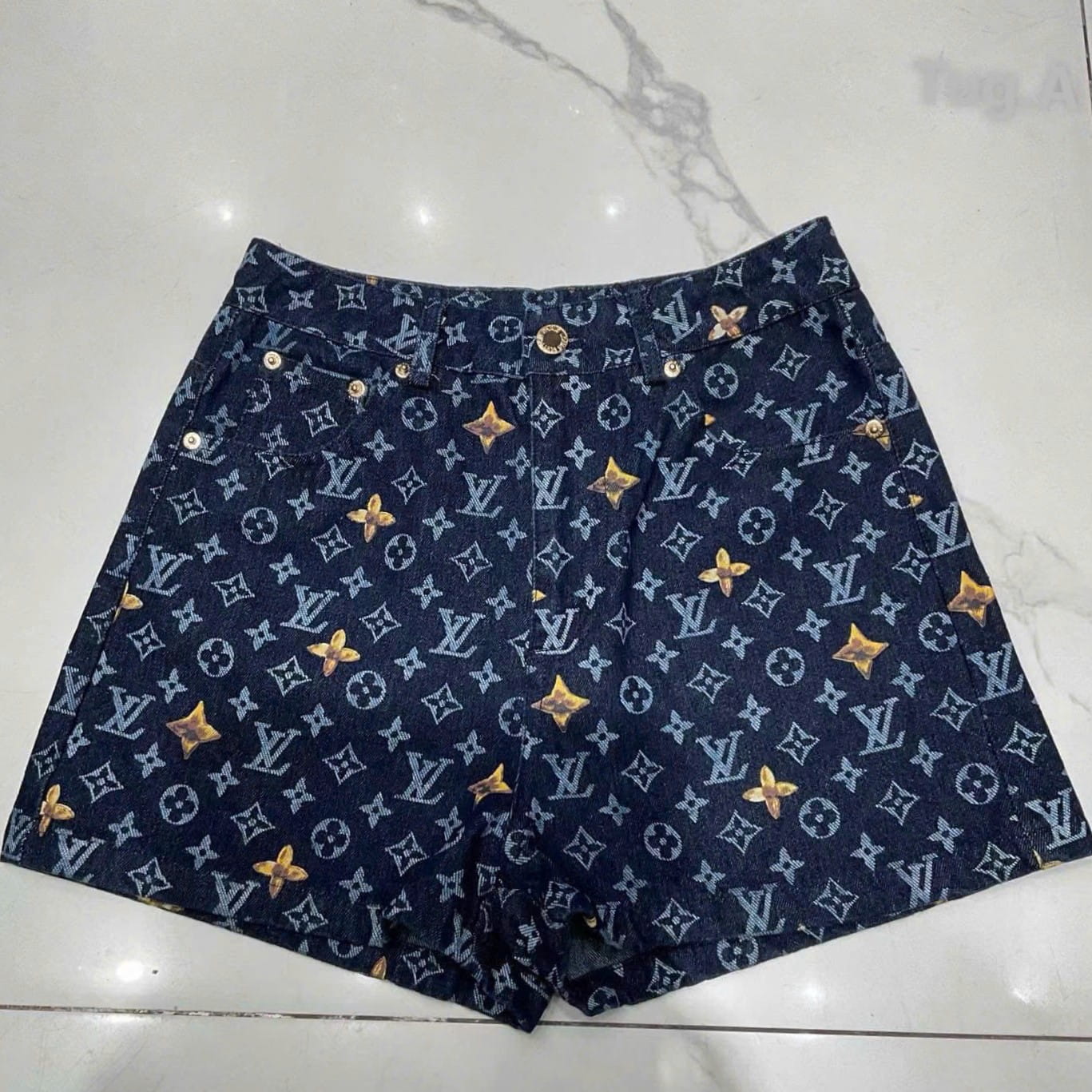 Set áo thun đen phối túi quần short nữ LV 10