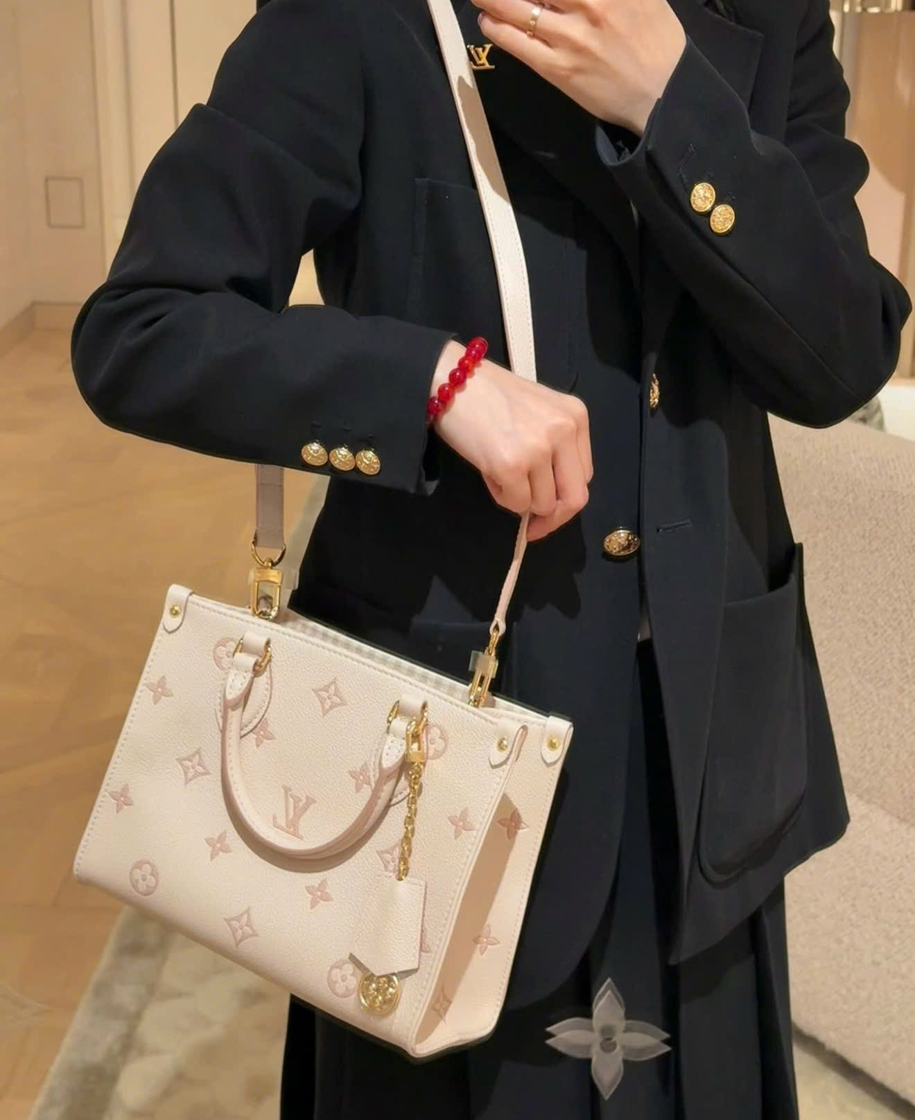 Túi Louis Vuitton OnTheGo PM Eden Debossed Grained Cowhide Leather 6