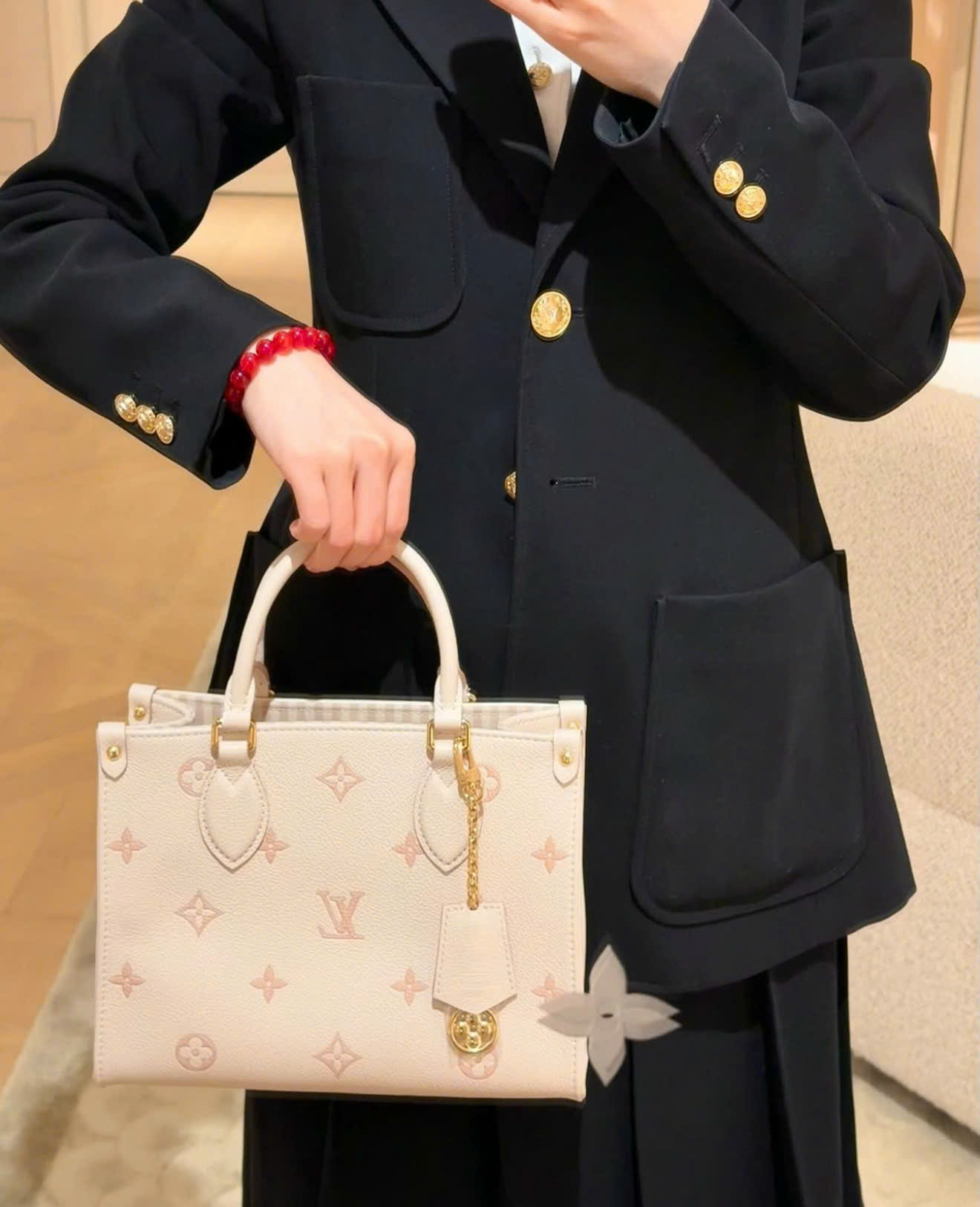 Túi Louis Vuitton OnTheGo PM Eden Debossed Grained Cowhide Leather 9