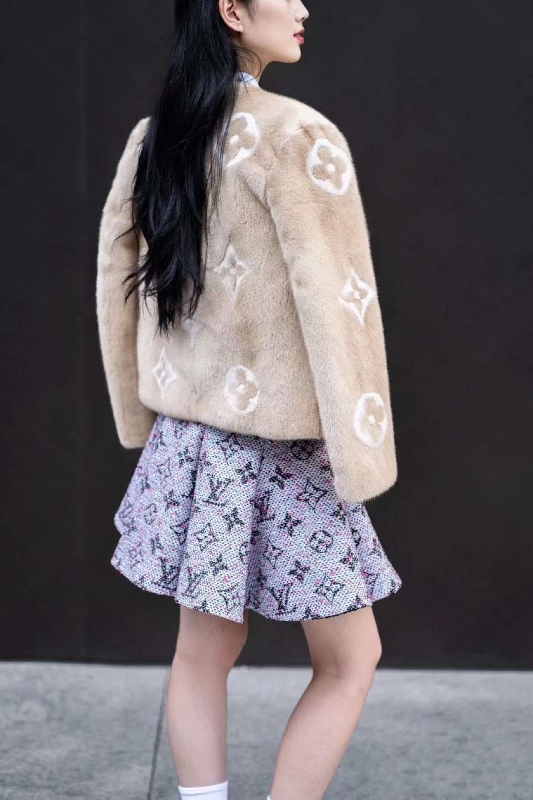 Váy LV Louis Vuitton Monogram Tweed Pleated Circle Skirt 1AFUUC 4
