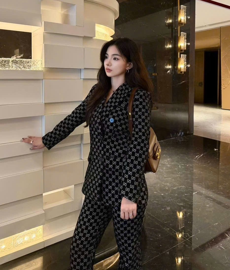 Set áo vest quần dài nữ họa tiết hãng Gucci 3