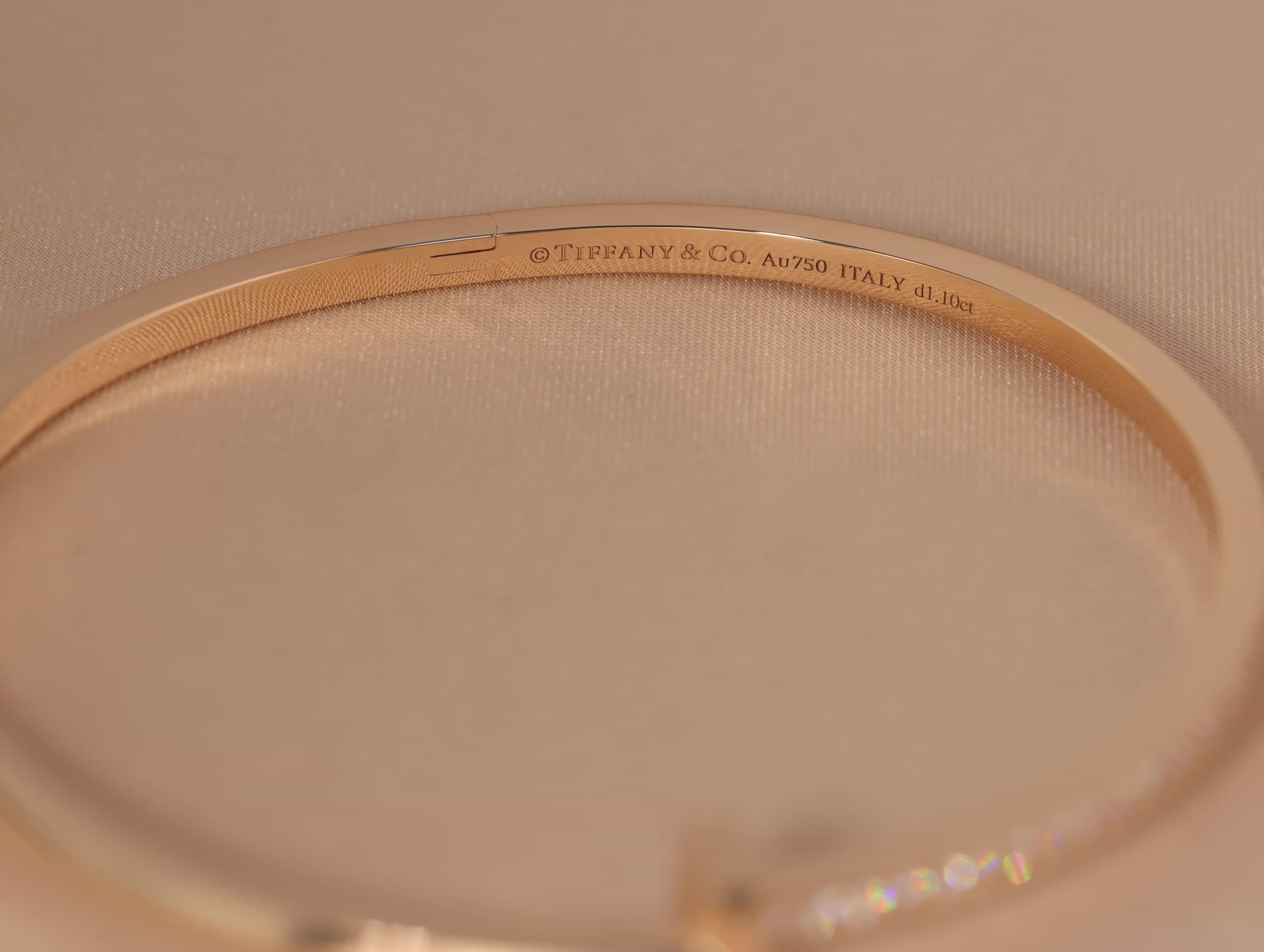 Vòng tay Tiffany T1 Narrow Diamond Hinged Bangle in Rose Gold 4