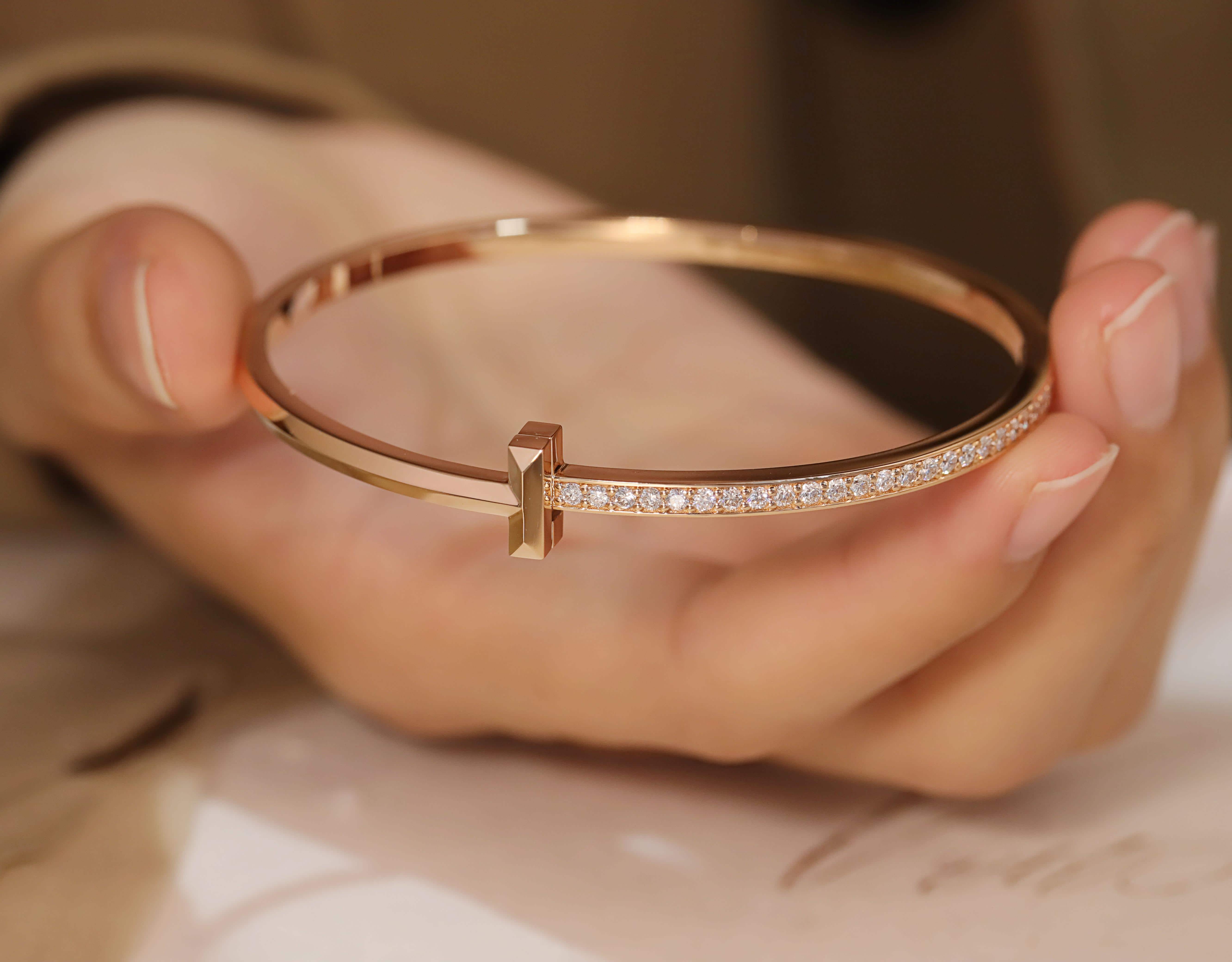Vòng tay Tiffany T1 Narrow Diamond Hinged Bangle in Rose Gold 6