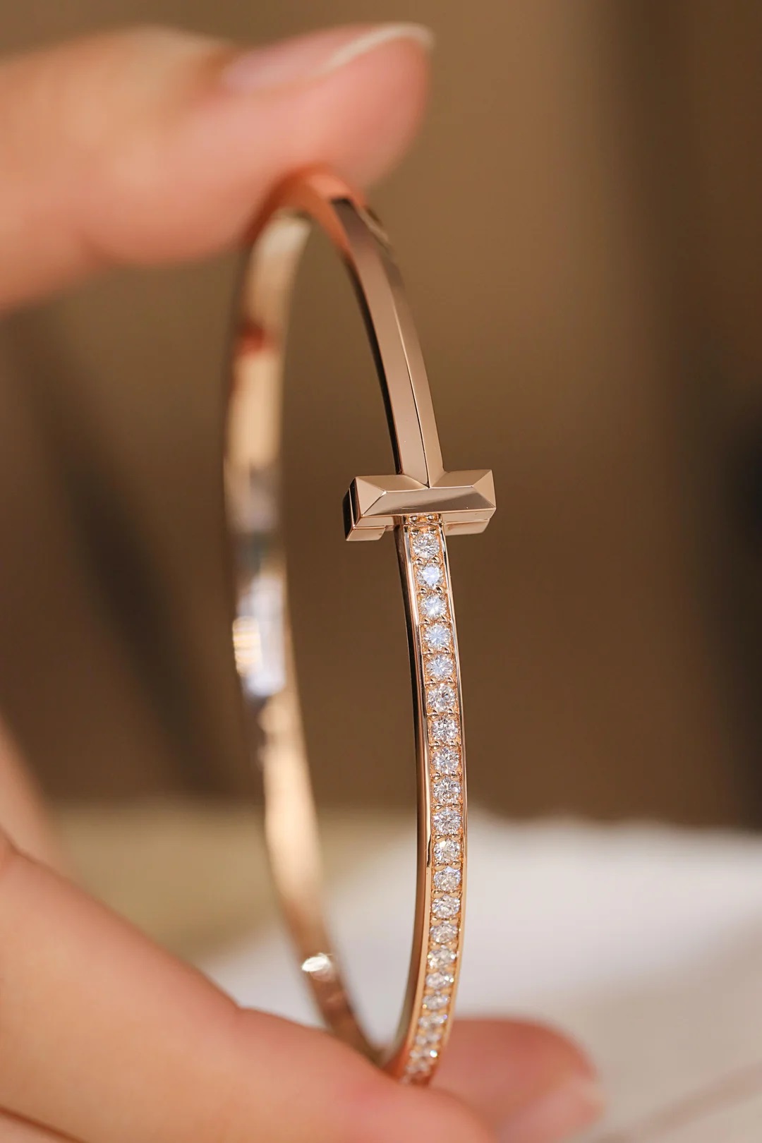 Vòng tay Tiffany T1 Narrow Diamond Hinged Bangle in Rose Gold 7