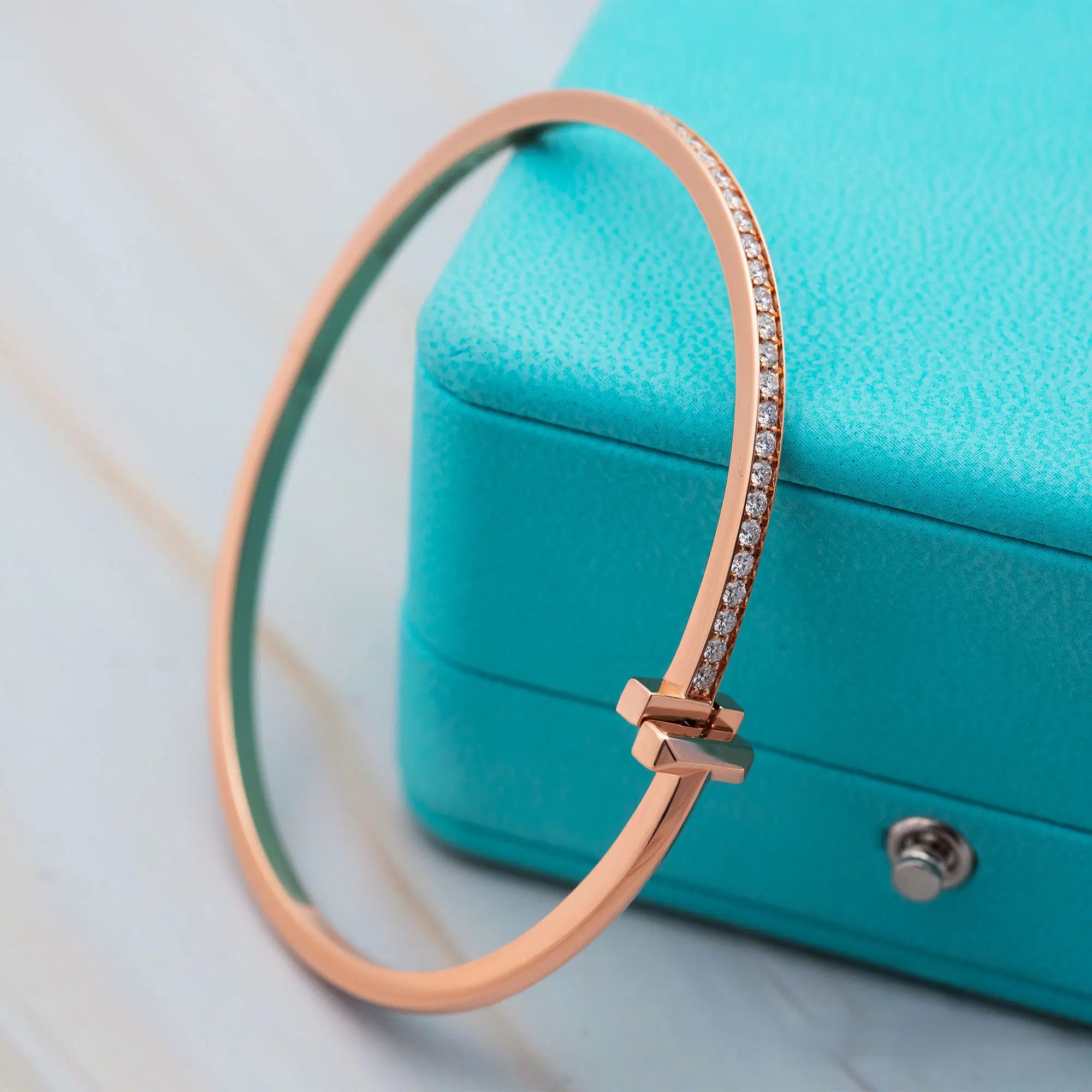 Vòng tay Tiffany T1 Narrow Diamond Hinged Bangle in Rose Gold 14