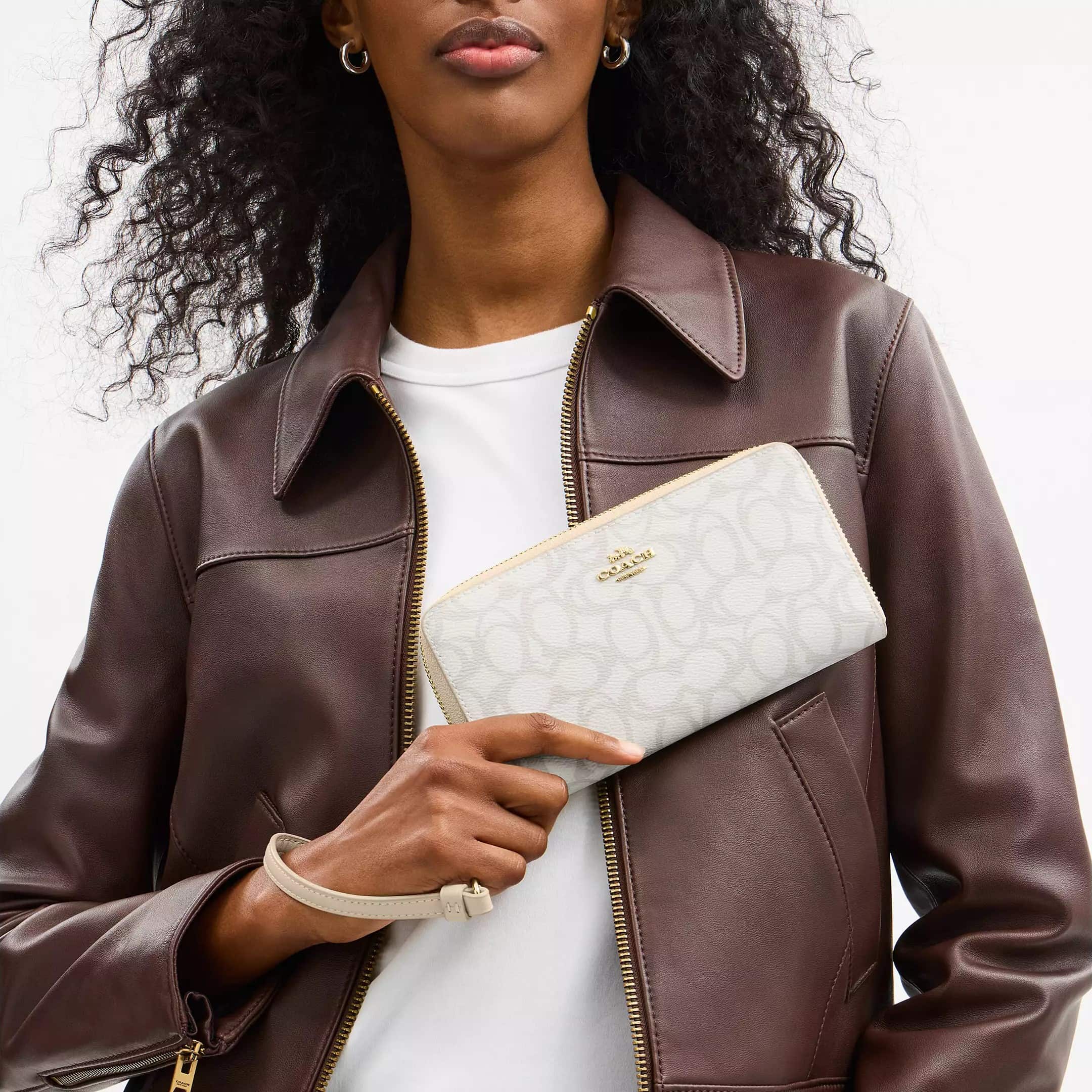 Ví Coach dài Long Zip Around Wallet In Sketch Signature Canvas Ivory CBO02 3