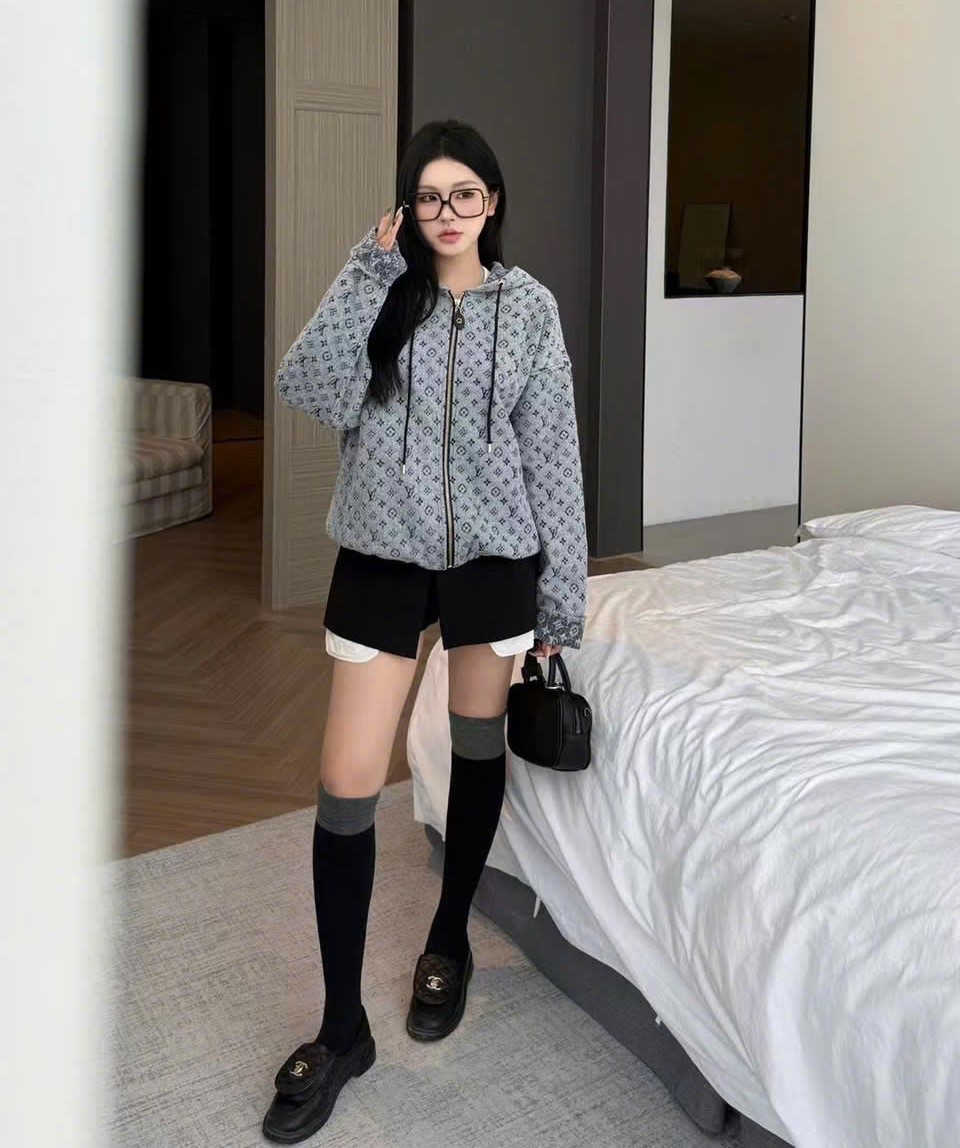 Áo Louis Vuitton Monogram Boucle Hoodie 4
