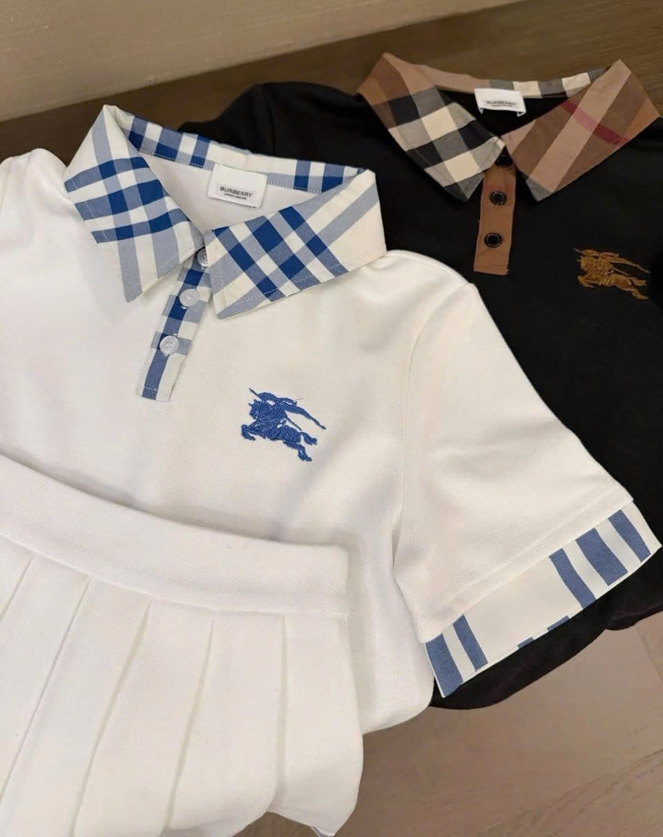 Set áo tay ngắn có cổ váy ngắn thun Burberry 1