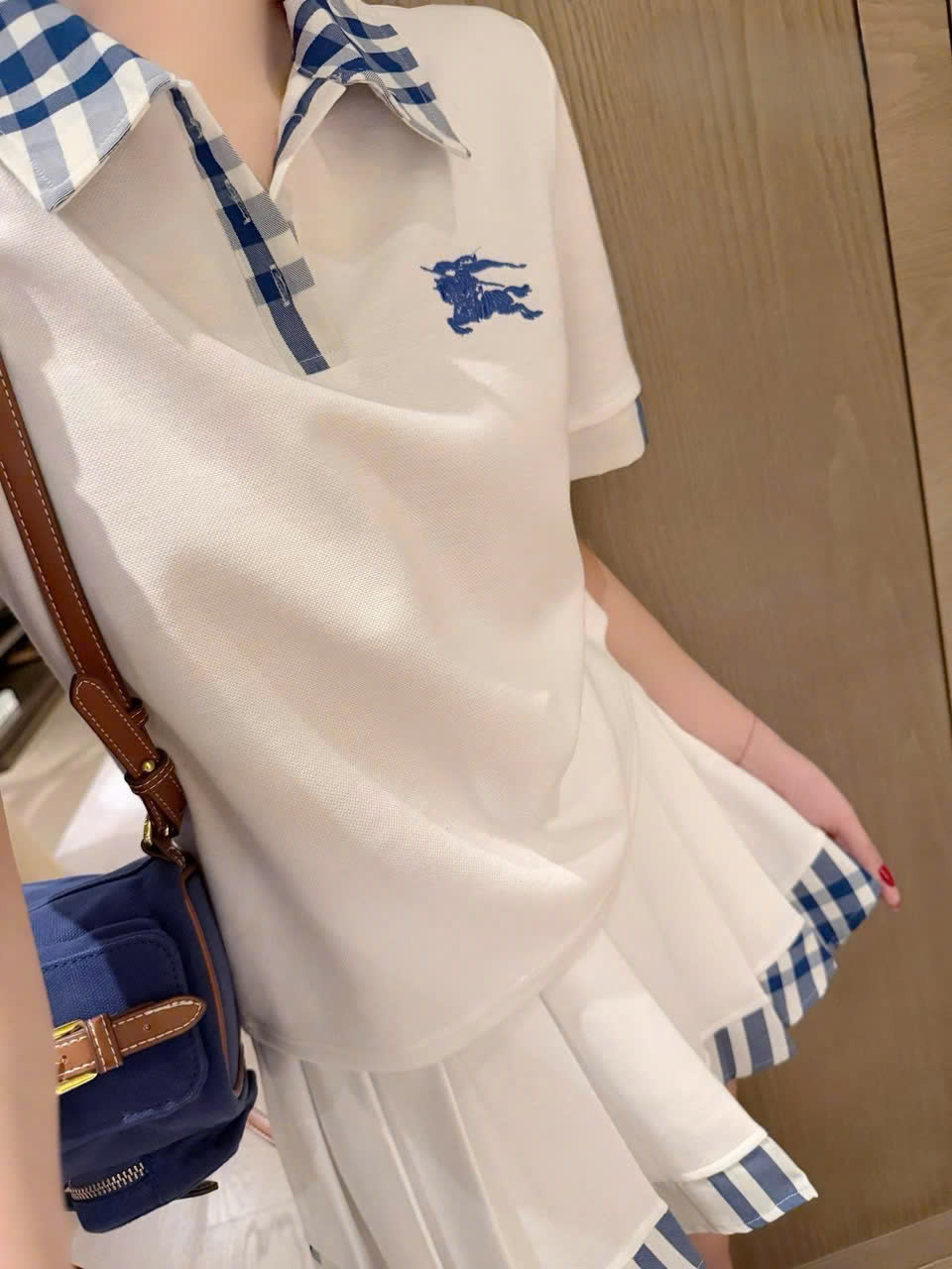 Set áo tay ngắn có cổ váy ngắn thun Burberry 3