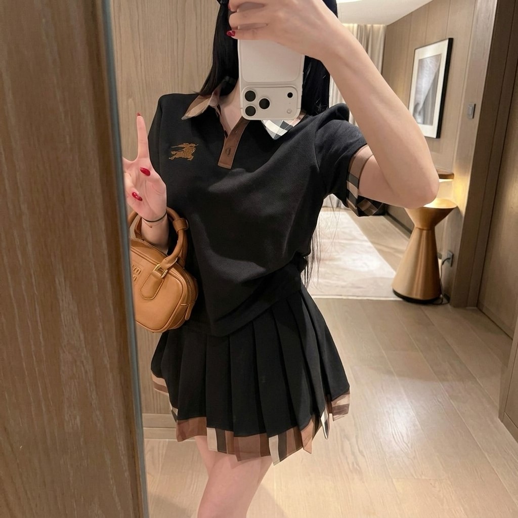 Set áo tay ngắn có cổ váy ngắn thun Burberry 5