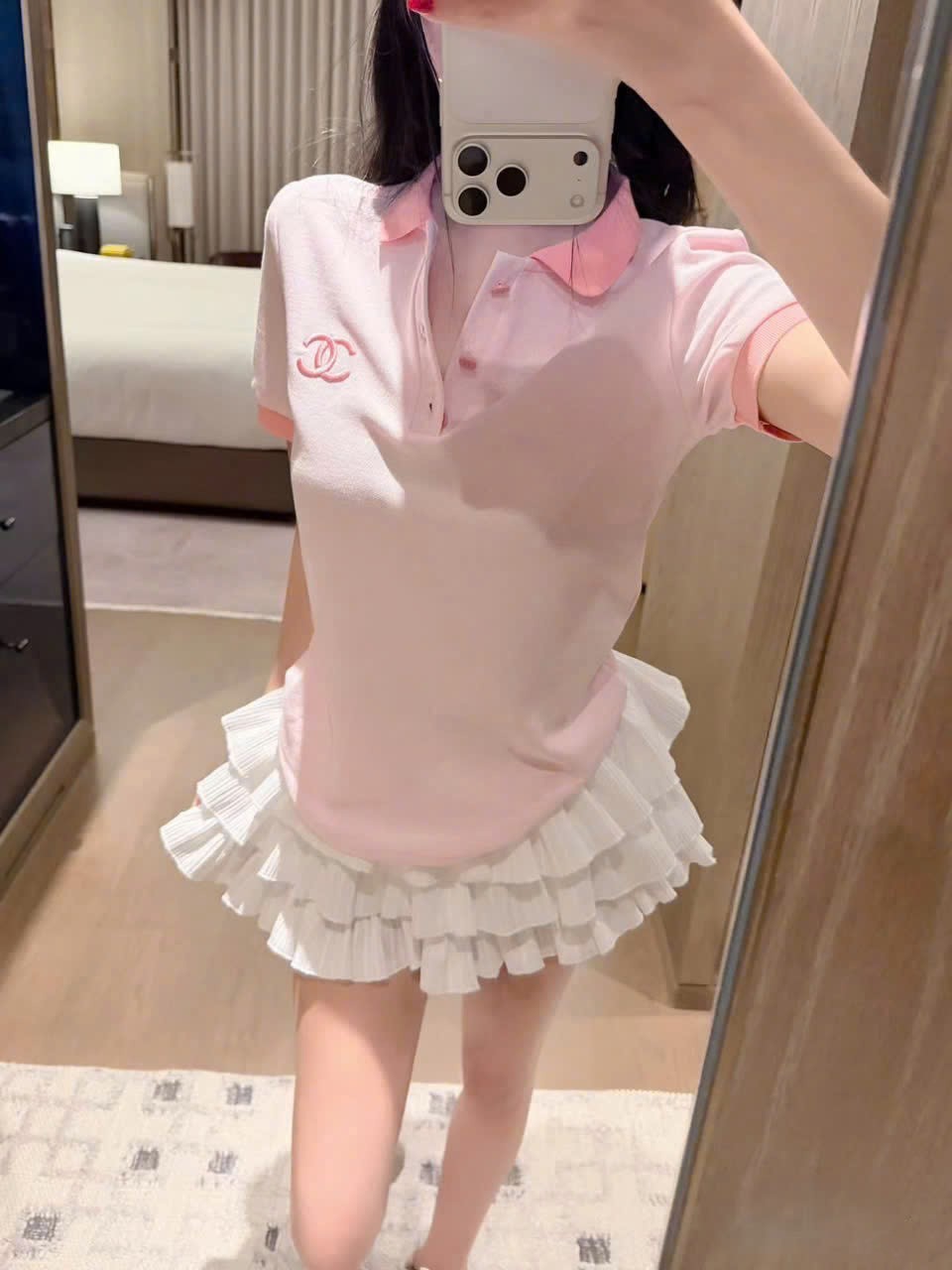 Áo thun nữ hồng có cổ Chanel 5