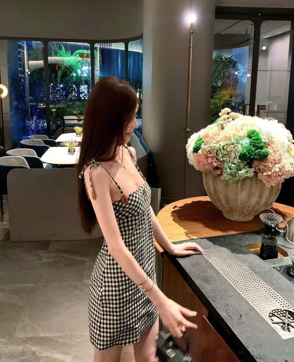 Váy Miu Miu hai dây sọc caro 3