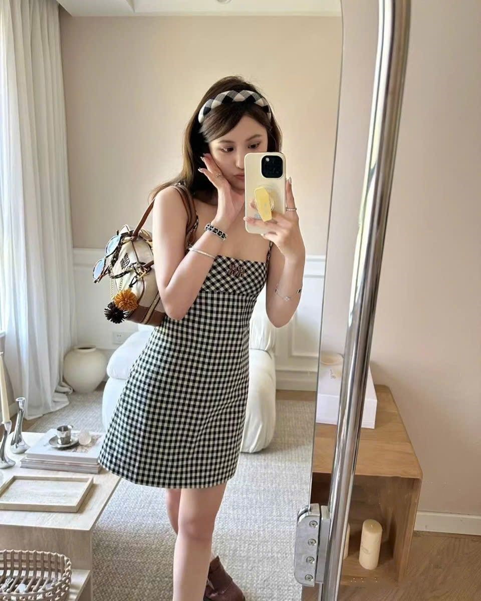 Váy Miu Miu hai dây sọc caro 5