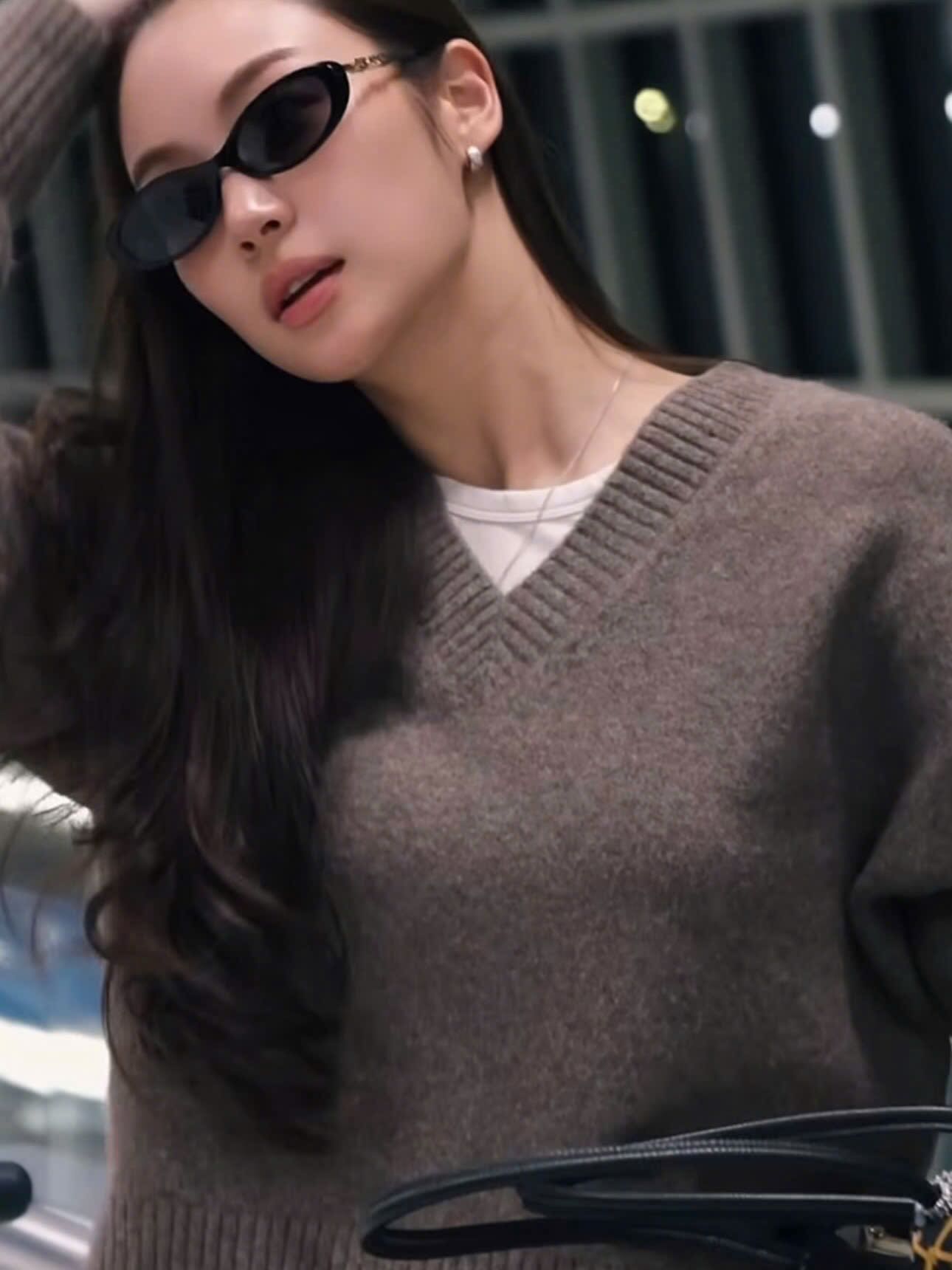 Mắt kính Chanel Oval Sunglasses Black 5565 6