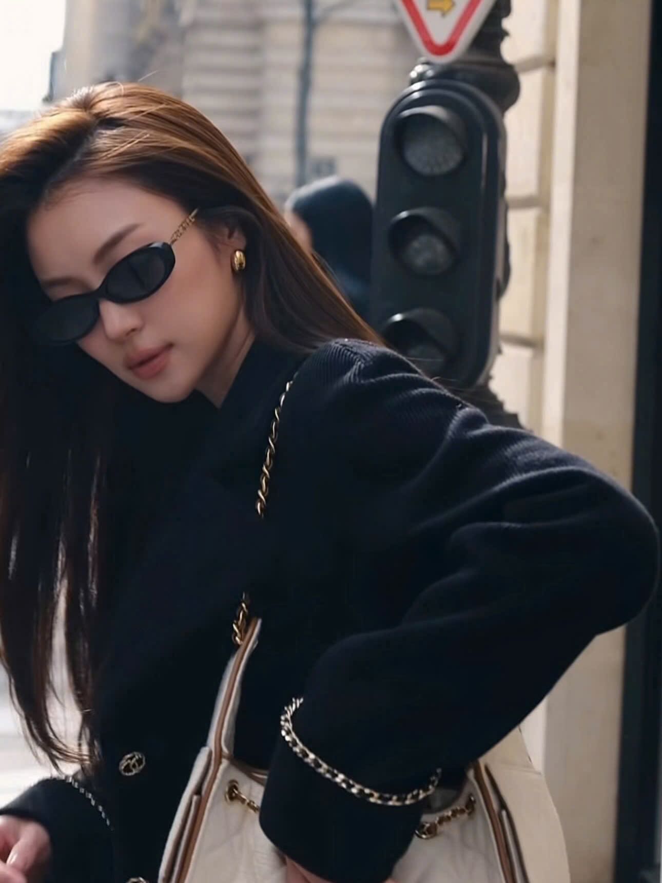 Mắt kính Chanel Oval Sunglasses Black 5565 7