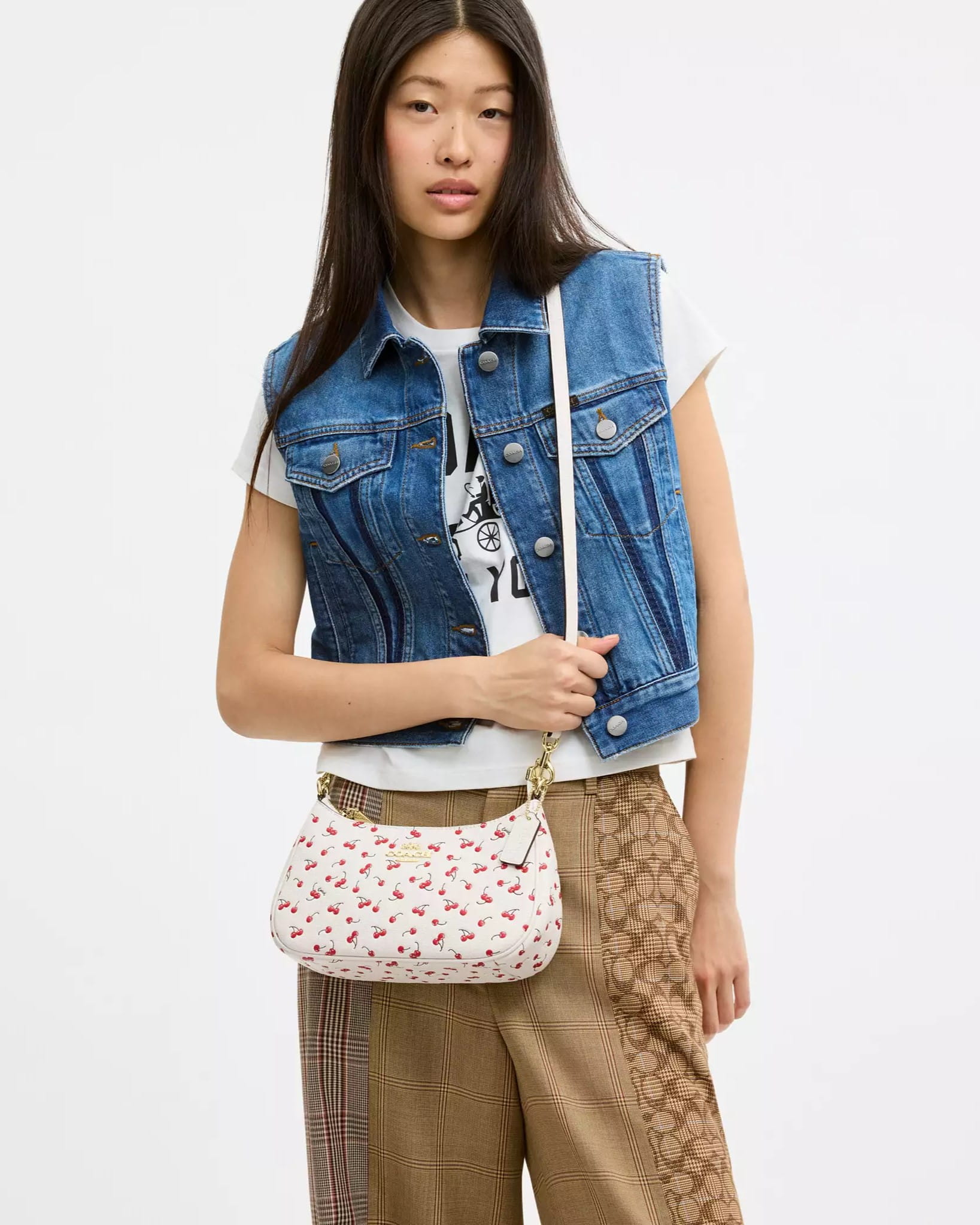 Túi đeo vai Coach Teri Shoulder Bag With Cherry Print CFG01 8