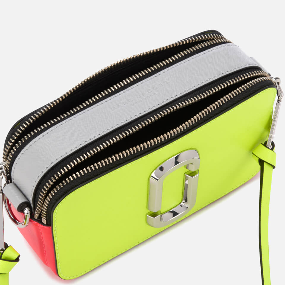Túi đeo vai nữ Marc Jacobs màu xanh The Fluoro Snapshot Bright Yellow Multi Leather Camera Bag 9