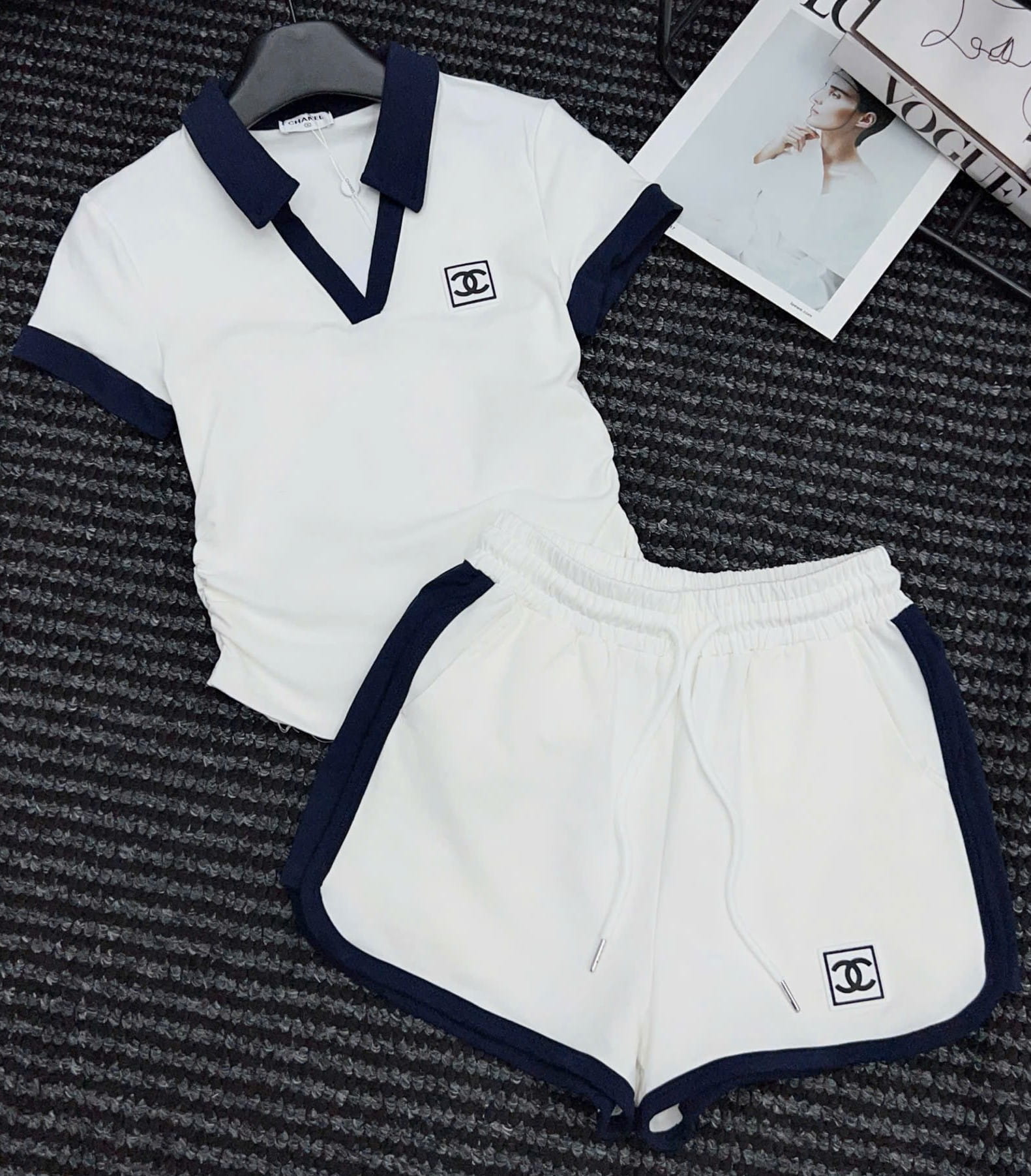 Set bộ thun ngắn Chanel màu trắng xanh navy đậm 1
