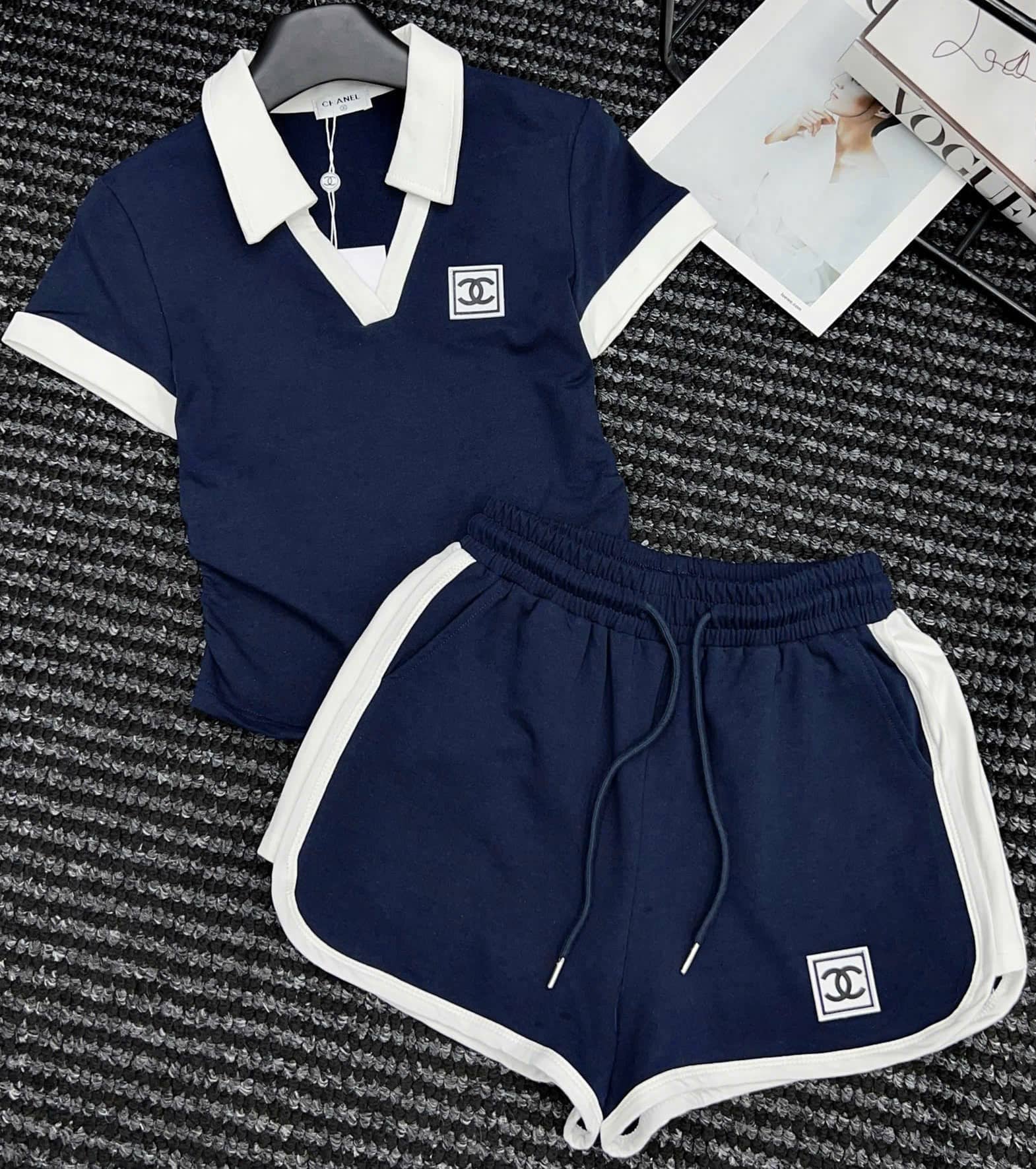 Set bộ thun ngắn Chanel màu trắng xanh navy đậm 3
