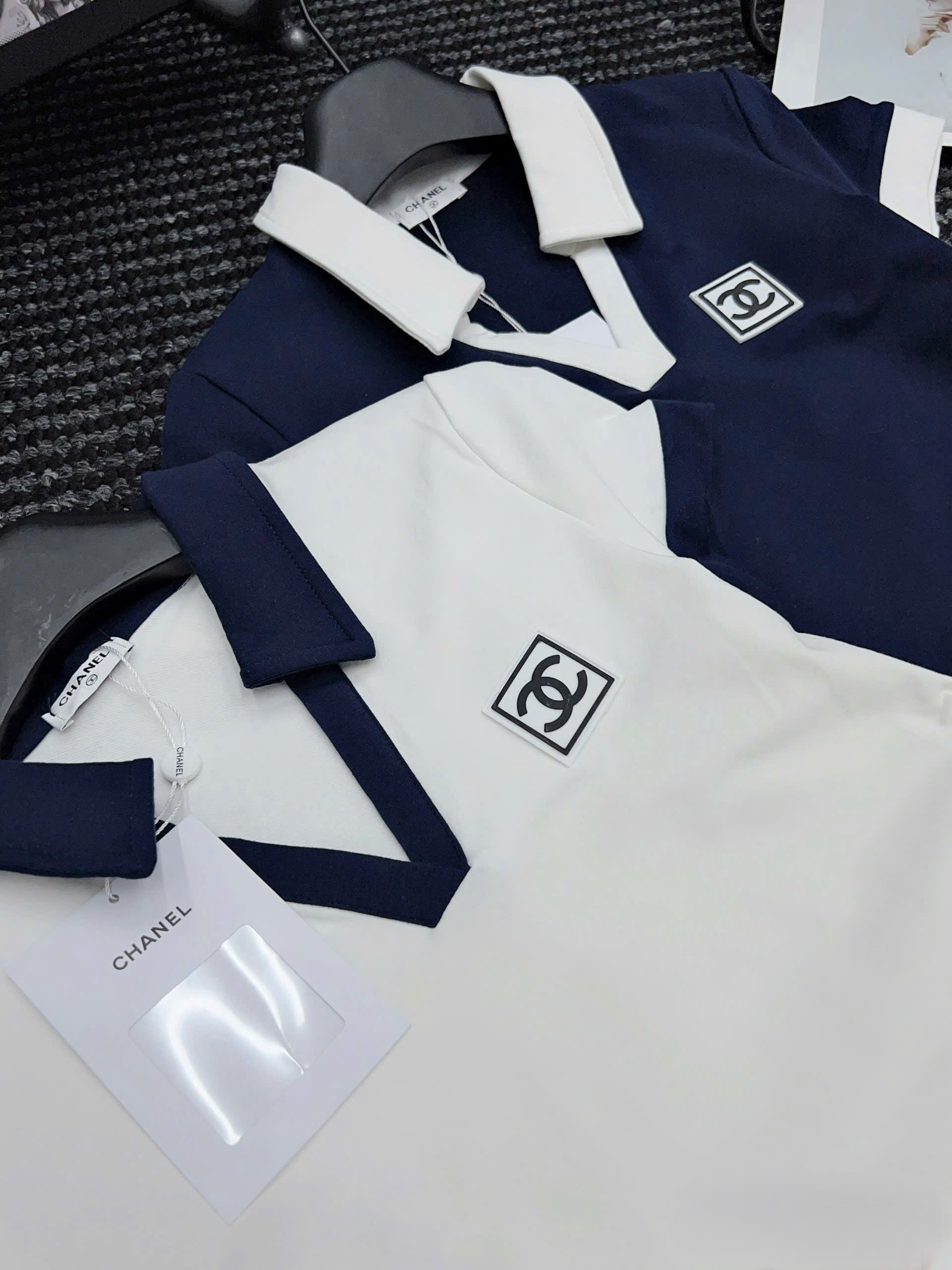 Set bộ thun ngắn Chanel màu trắng xanh navy đậm 6
