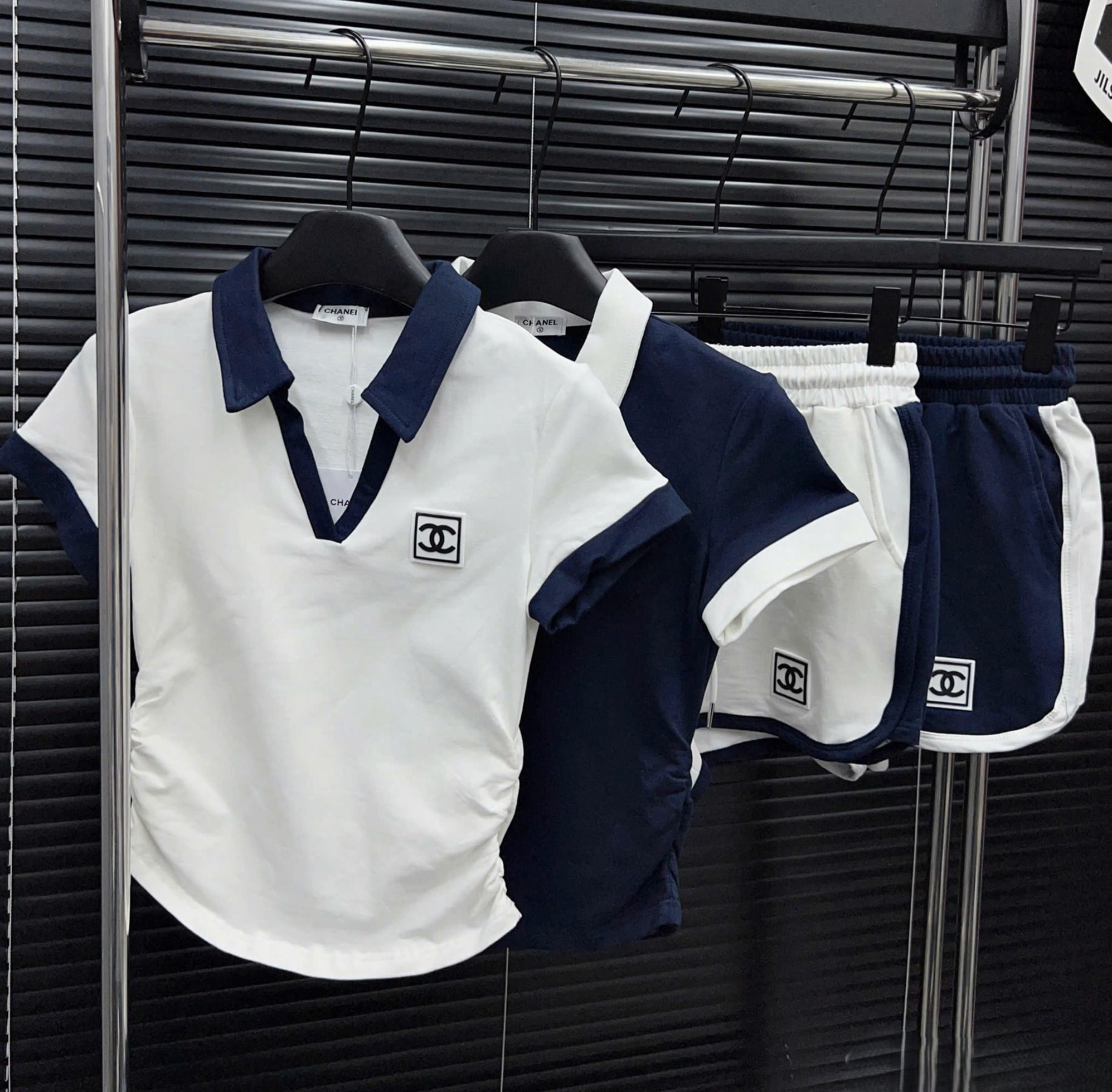 Set bộ thun ngắn Chanel màu trắng xanh navy đậm 12