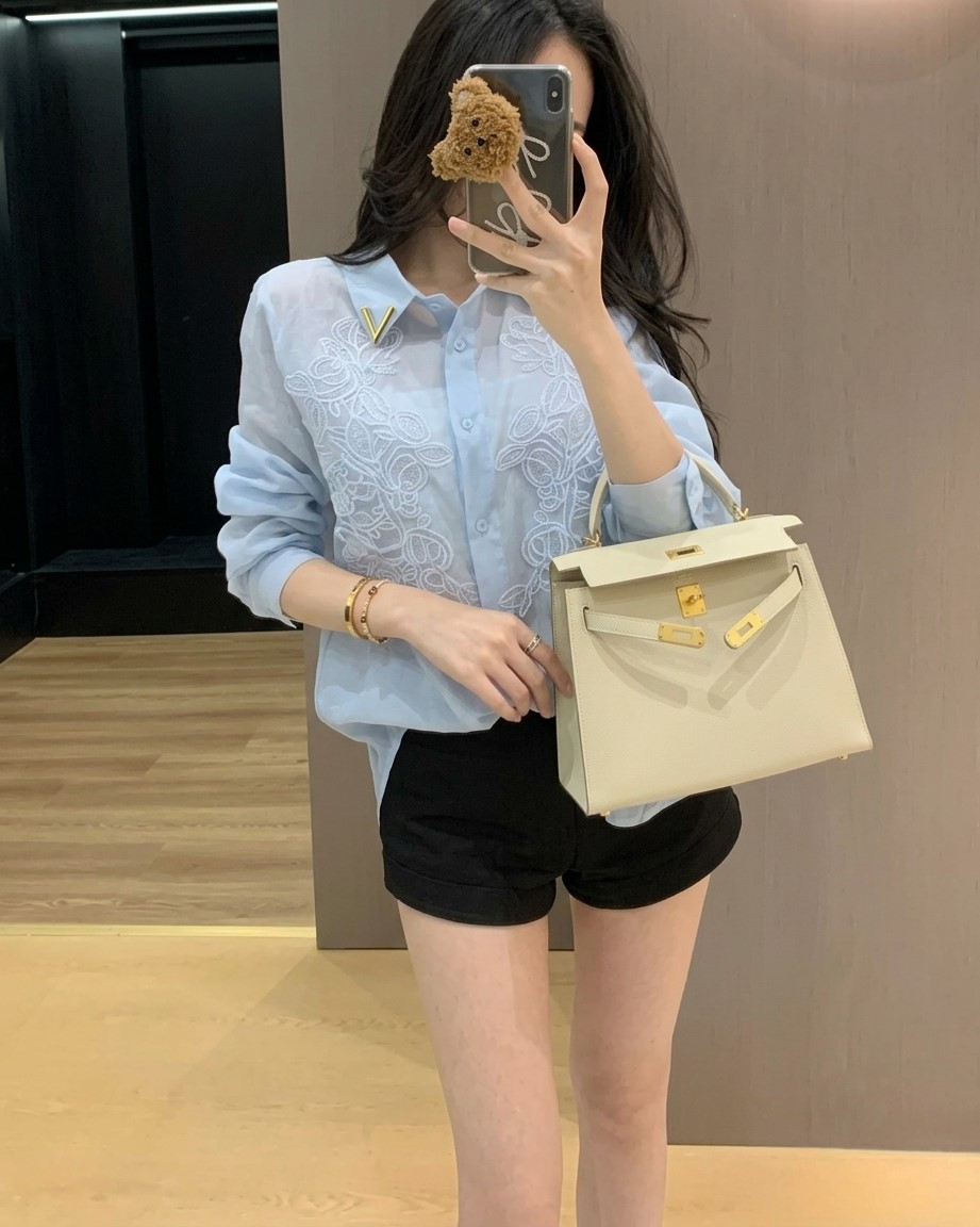 Áo sơ mi phối ren xanh dương và trắng Valentino 2
