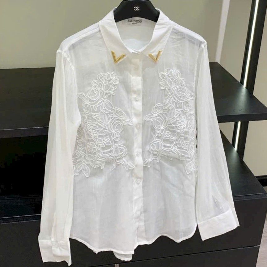 Áo sơ mi phối ren xanh dương và trắng Valentino 3
