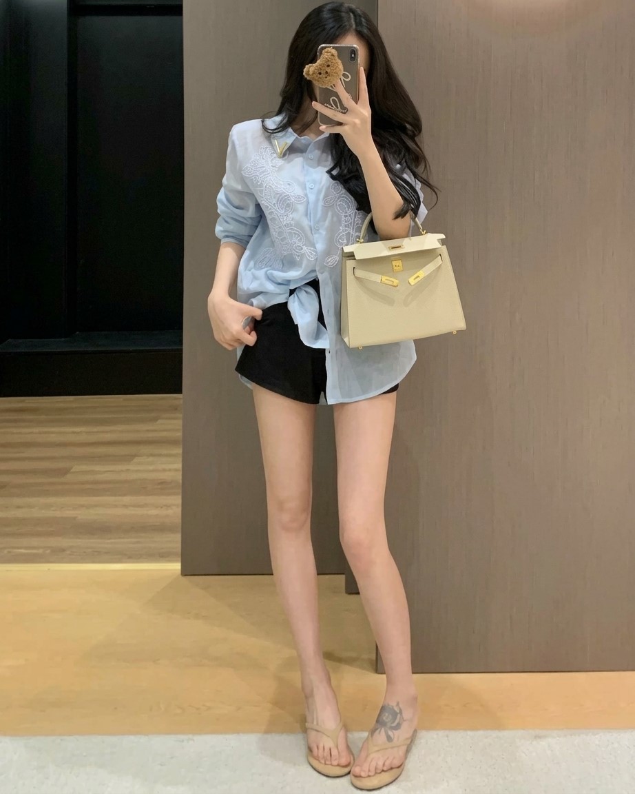 Áo sơ mi phối ren xanh dương và trắng Valentino 4