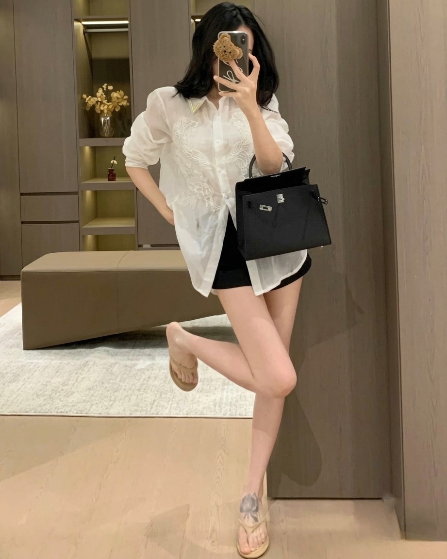 Áo sơ mi phối ren xanh dương và trắng Valentino 9