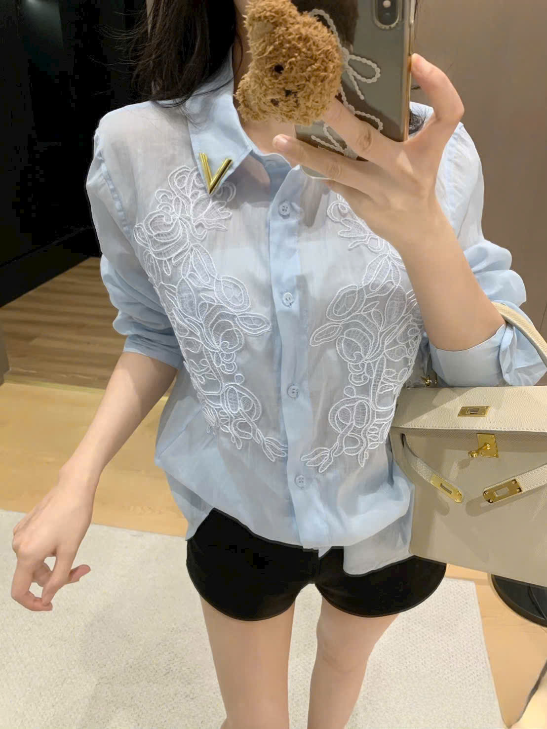 Áo sơ mi phối ren xanh dương và trắng Valentino 12