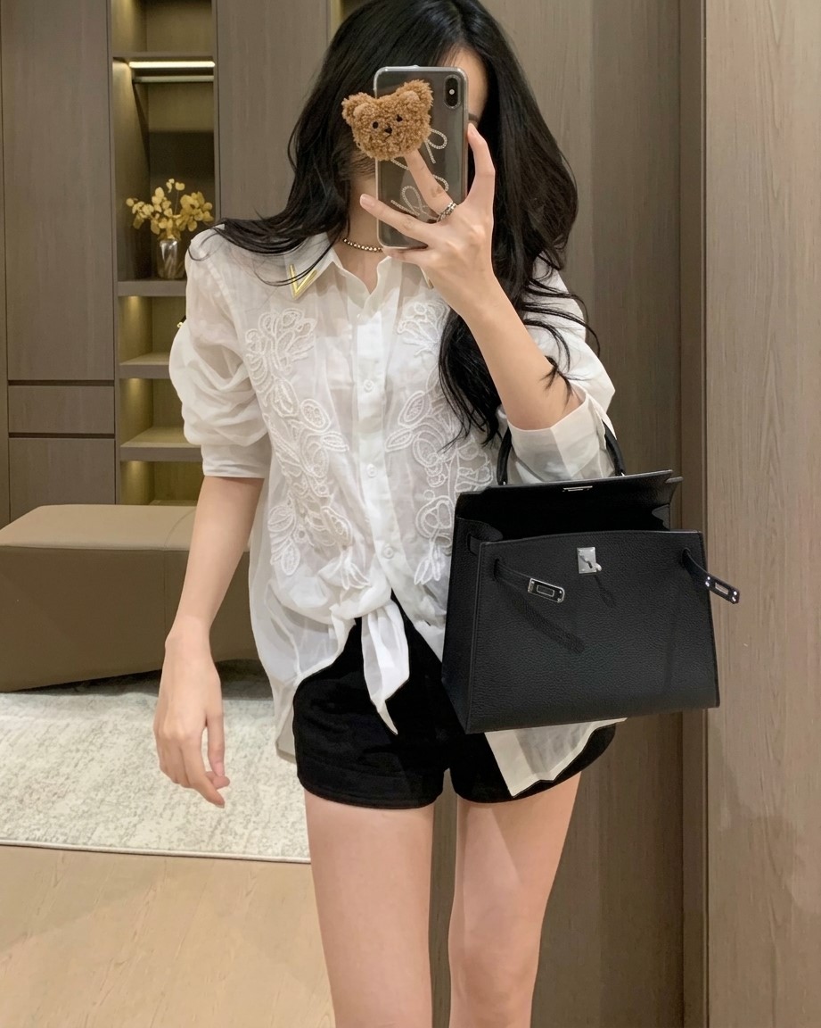 Áo sơ mi phối ren xanh dương và trắng Valentino 13