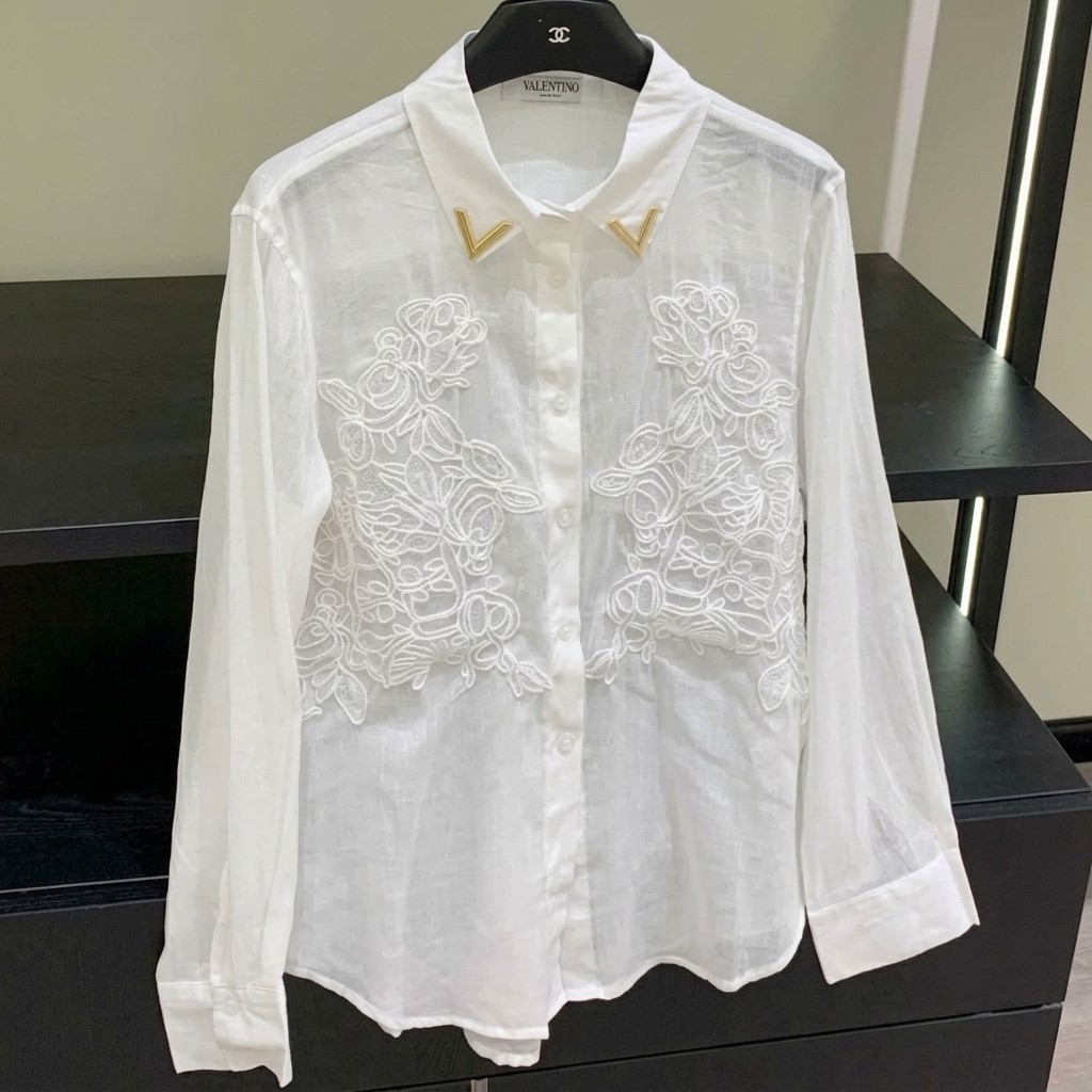 Áo sơ mi phối ren xanh dương và trắng Valentino 15