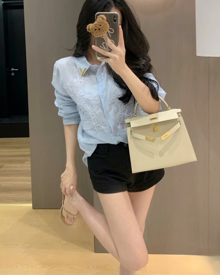 Áo sơ mi phối ren xanh dương và trắng Valentino 16