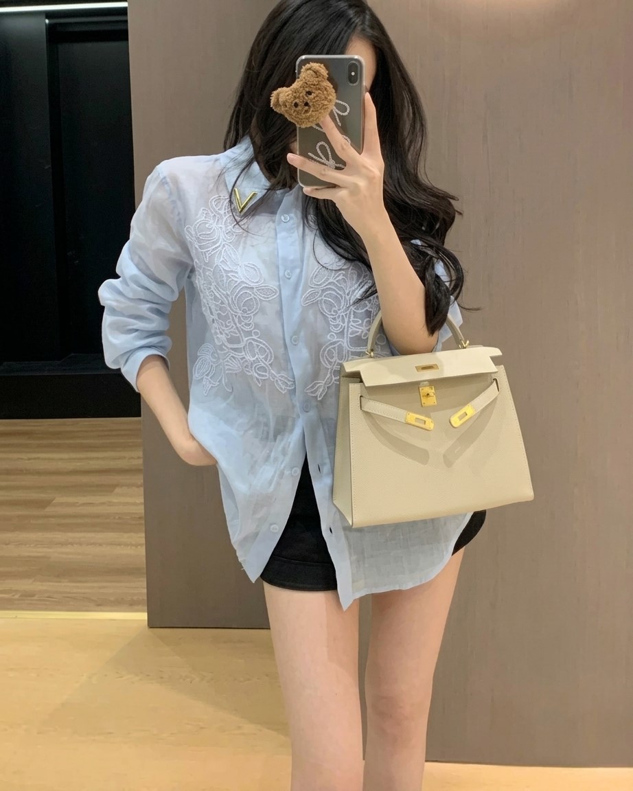 Áo sơ mi phối ren xanh dương và trắng Valentino 5
